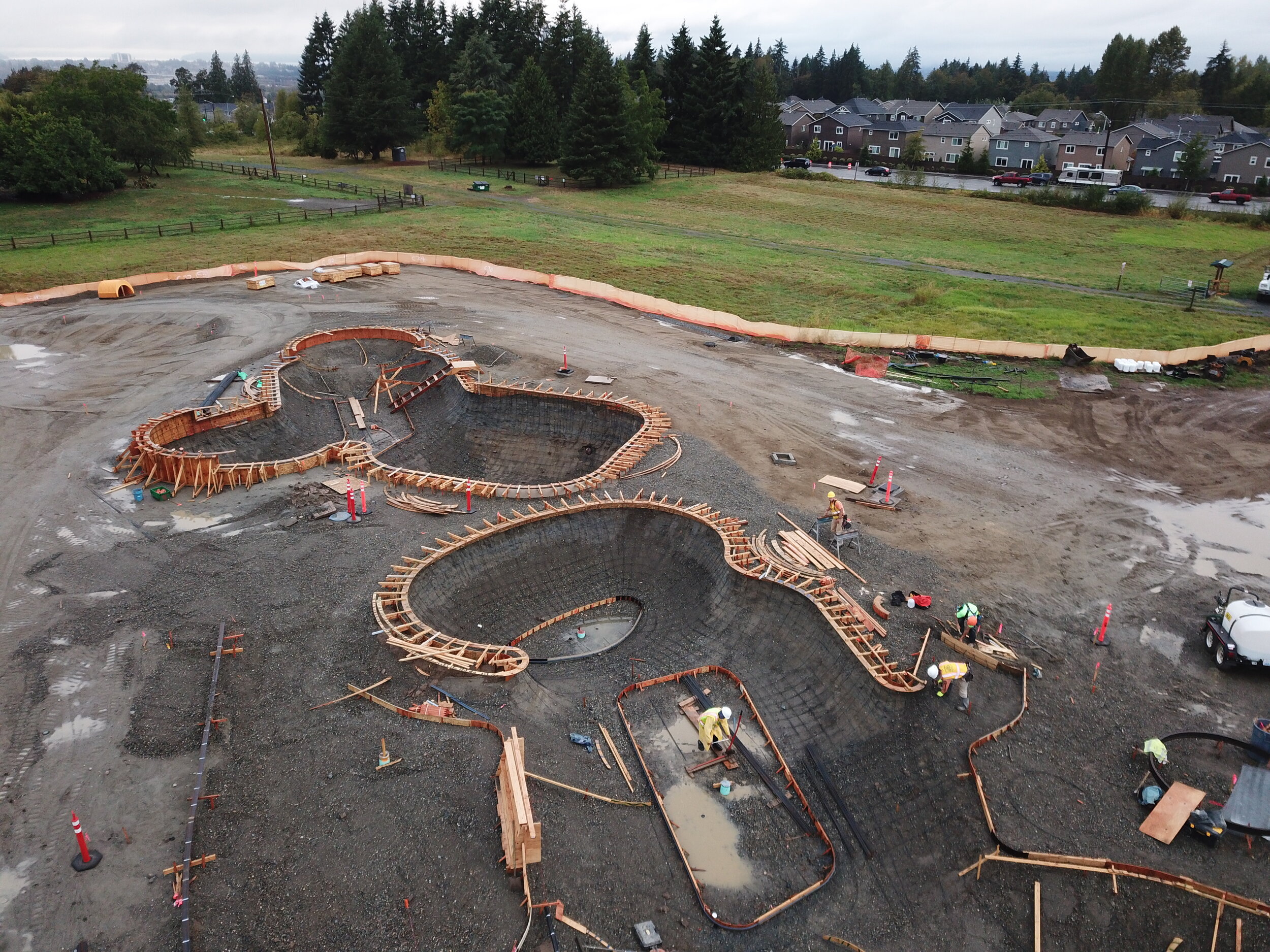 The bowl section is coming together in Lake Stevens, Washington 💪🏽 A large vert bowl with pool coping &amp; a flow bowl too