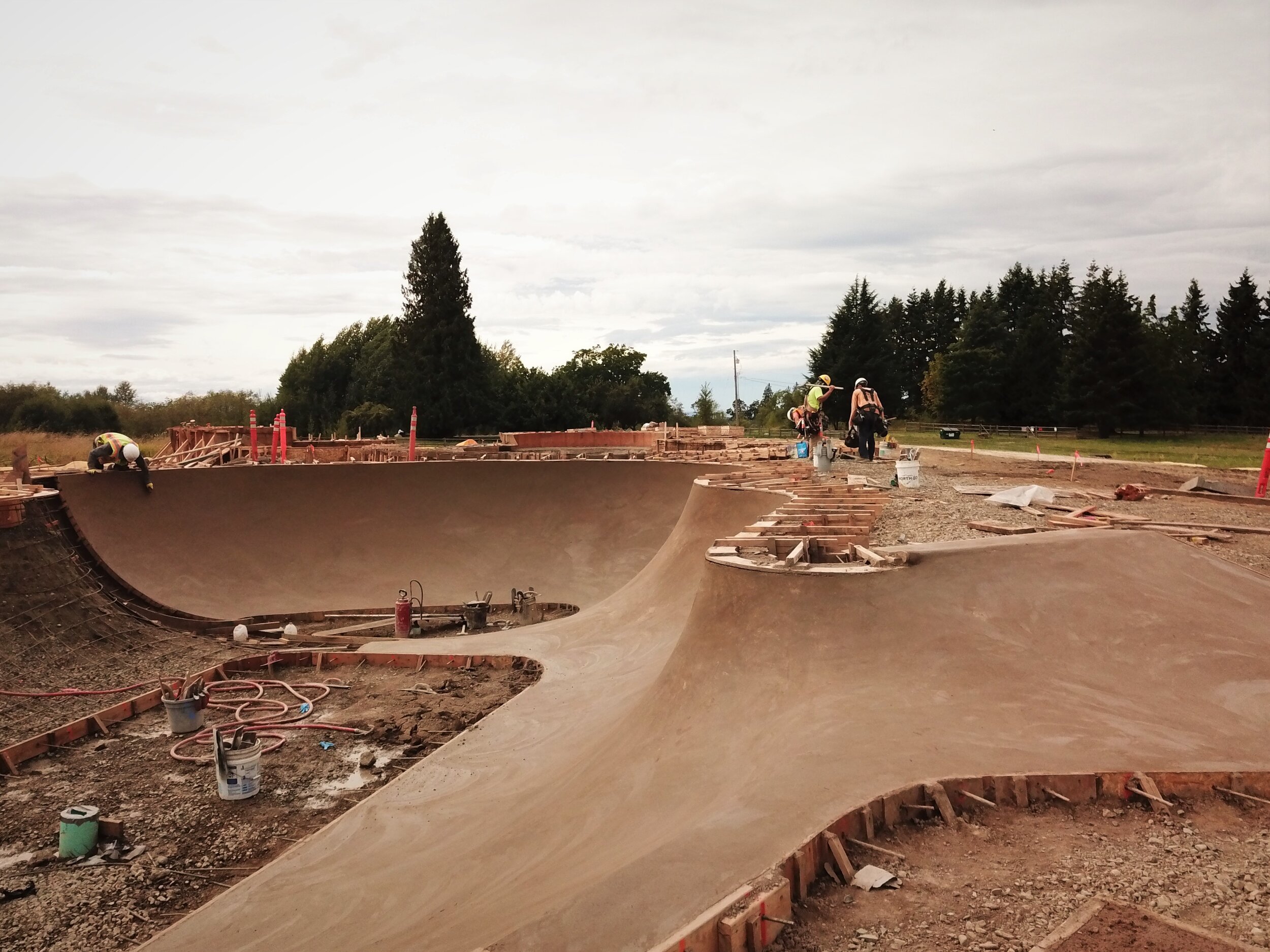 Earth tones 🌎 on this large concrete pour. Lake Stevens, Washington