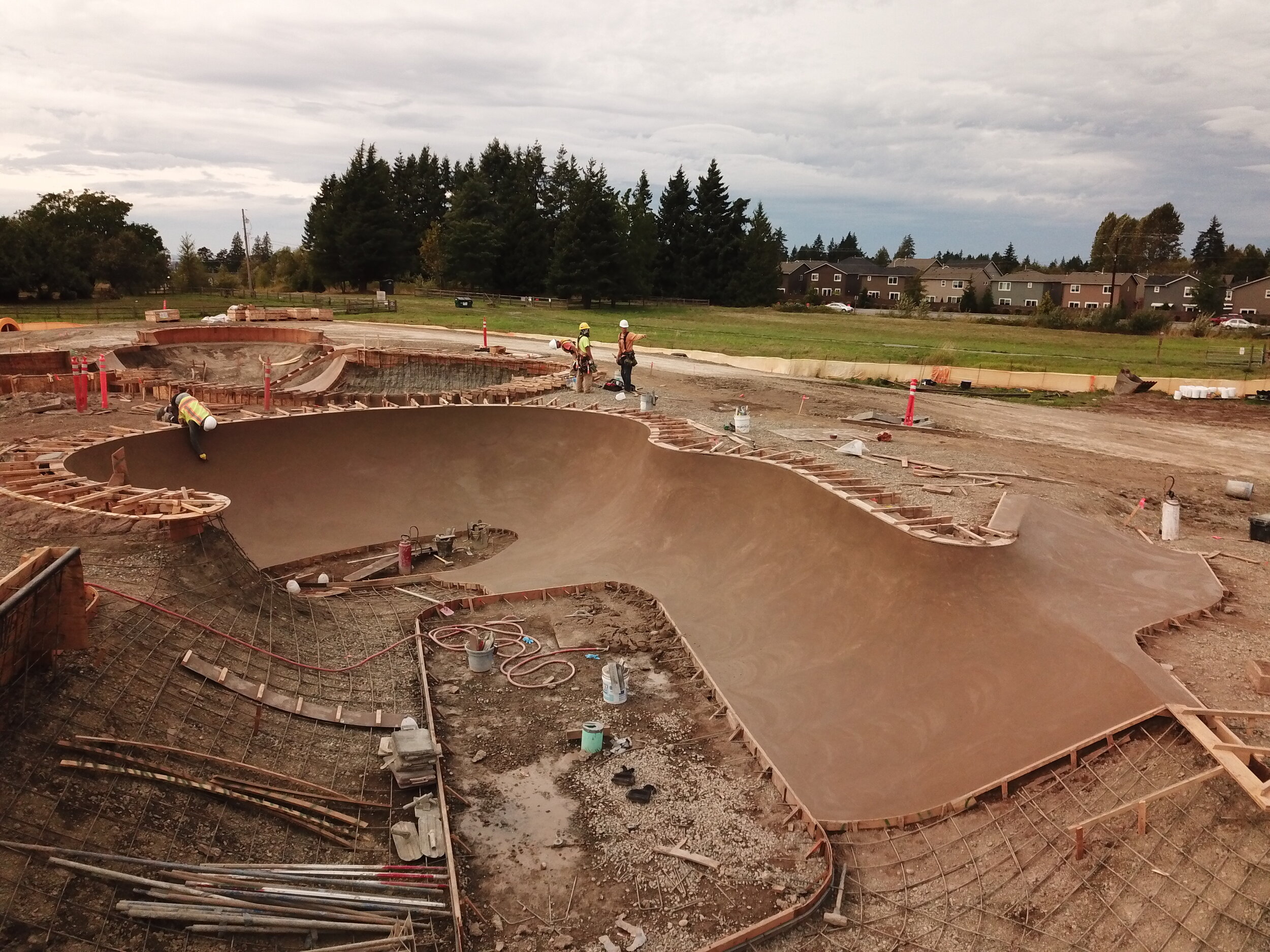 Earth tones 🌎 on this large concrete pour. Lake Stevens, Washington