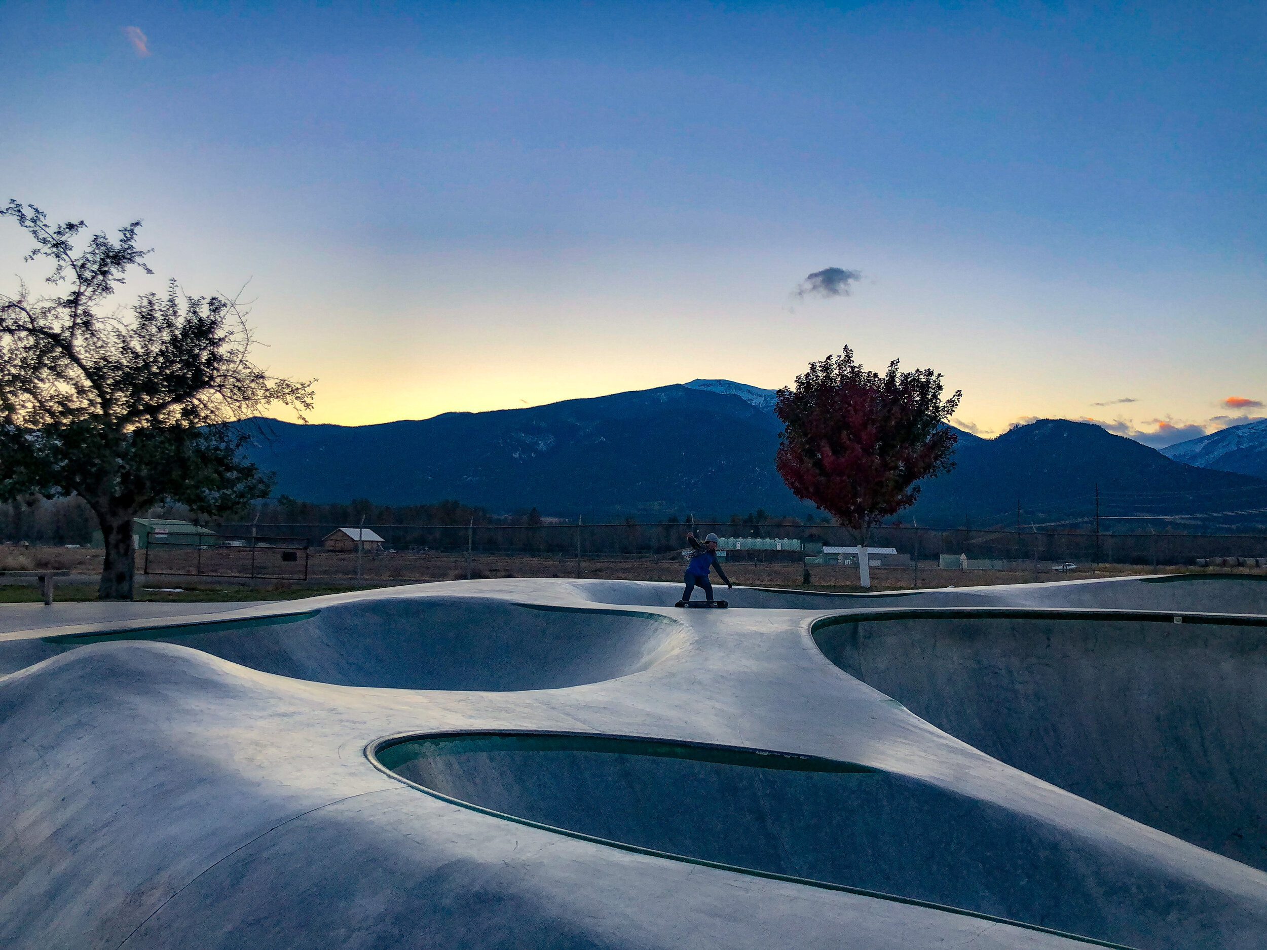 There’s nothing like golden hour skating in the #bitterrootvalley 🌄