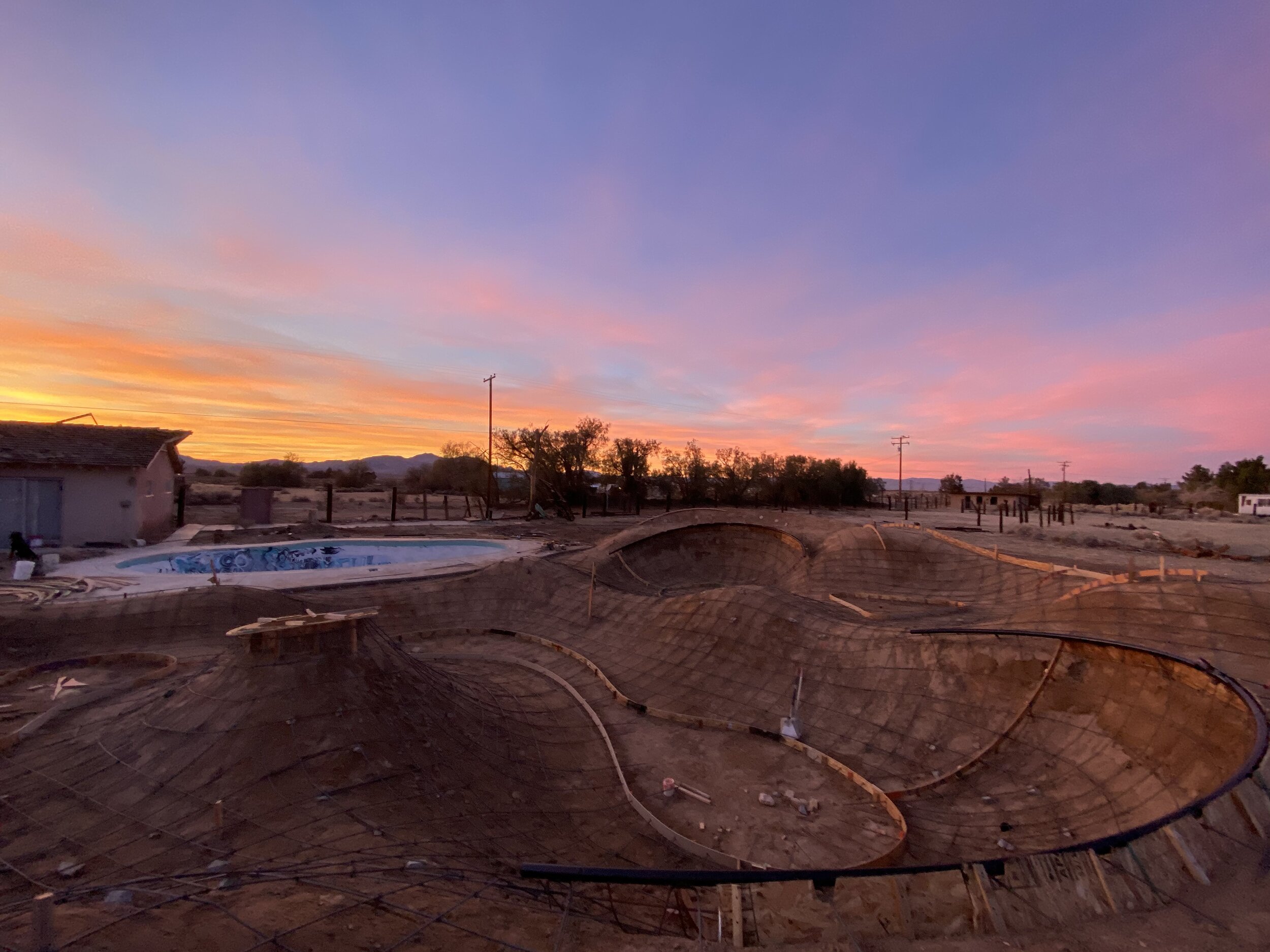 Desert 🌵 skating in the Mojave #desertskateinn #miniskatepark