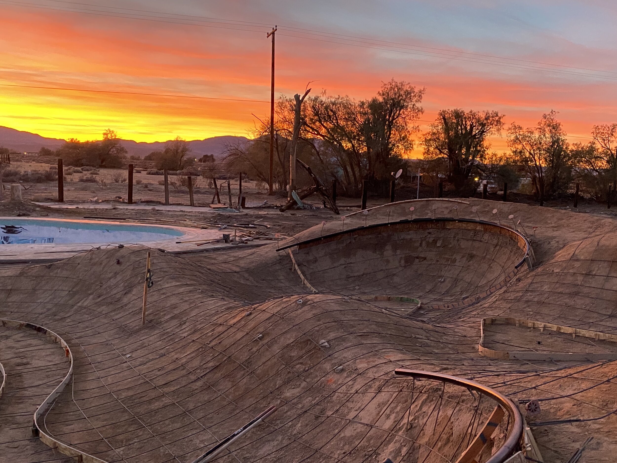 Desert 🌵 skating in the Mojave #desertskateinn #miniskatepark