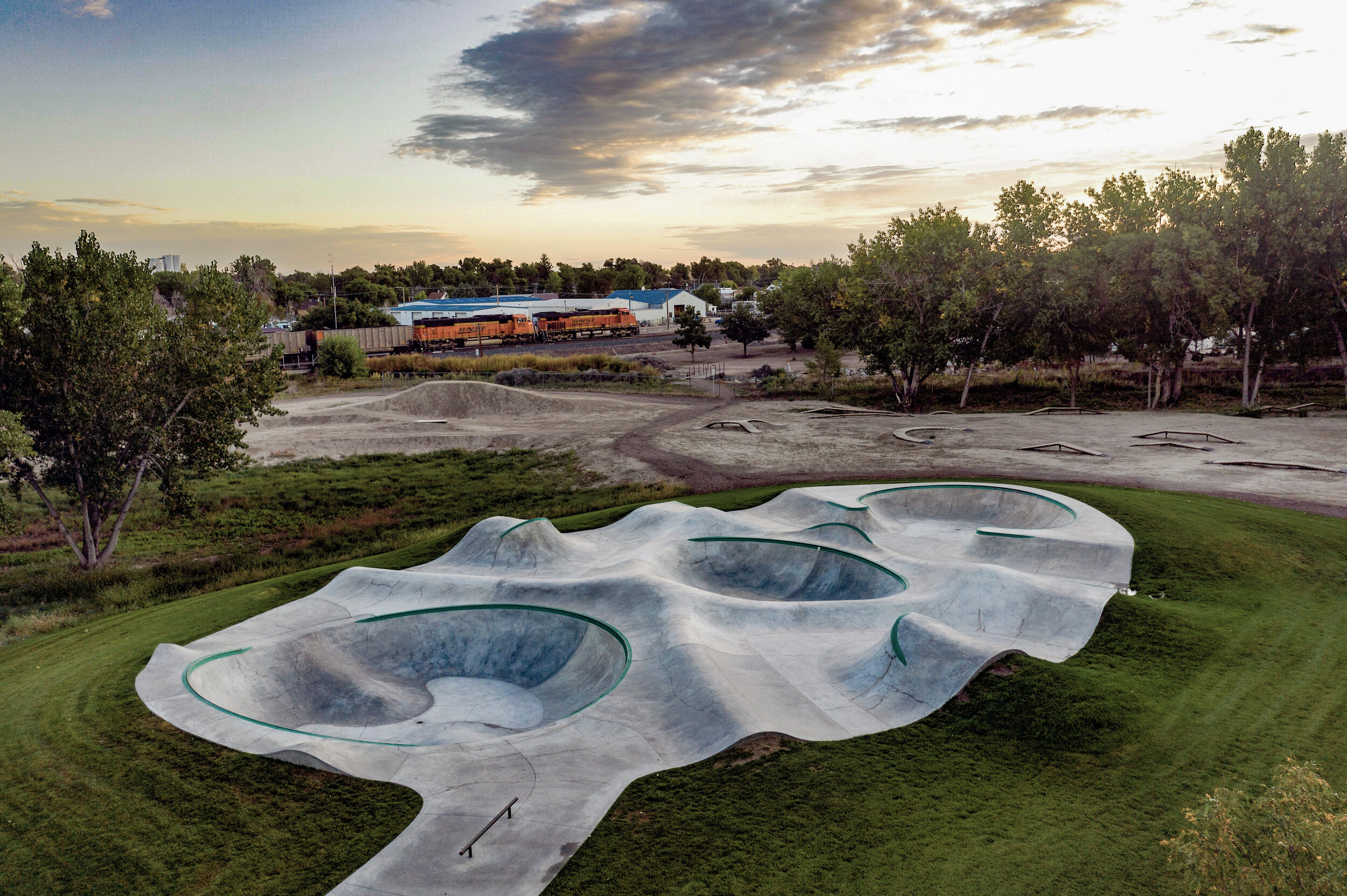 Fort Morgan, Colorado 〰️ skatepark/ pump track hybrid with #bilateralsymmetry 💯