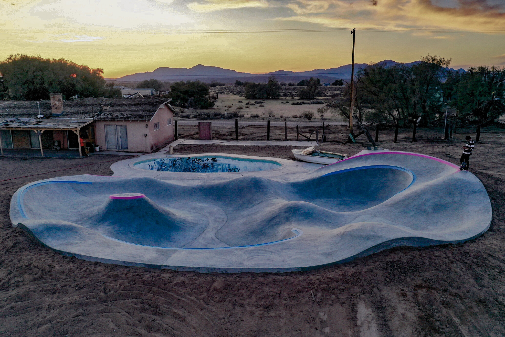 Mojave desert 🏜 skate oasis #desertskateinn