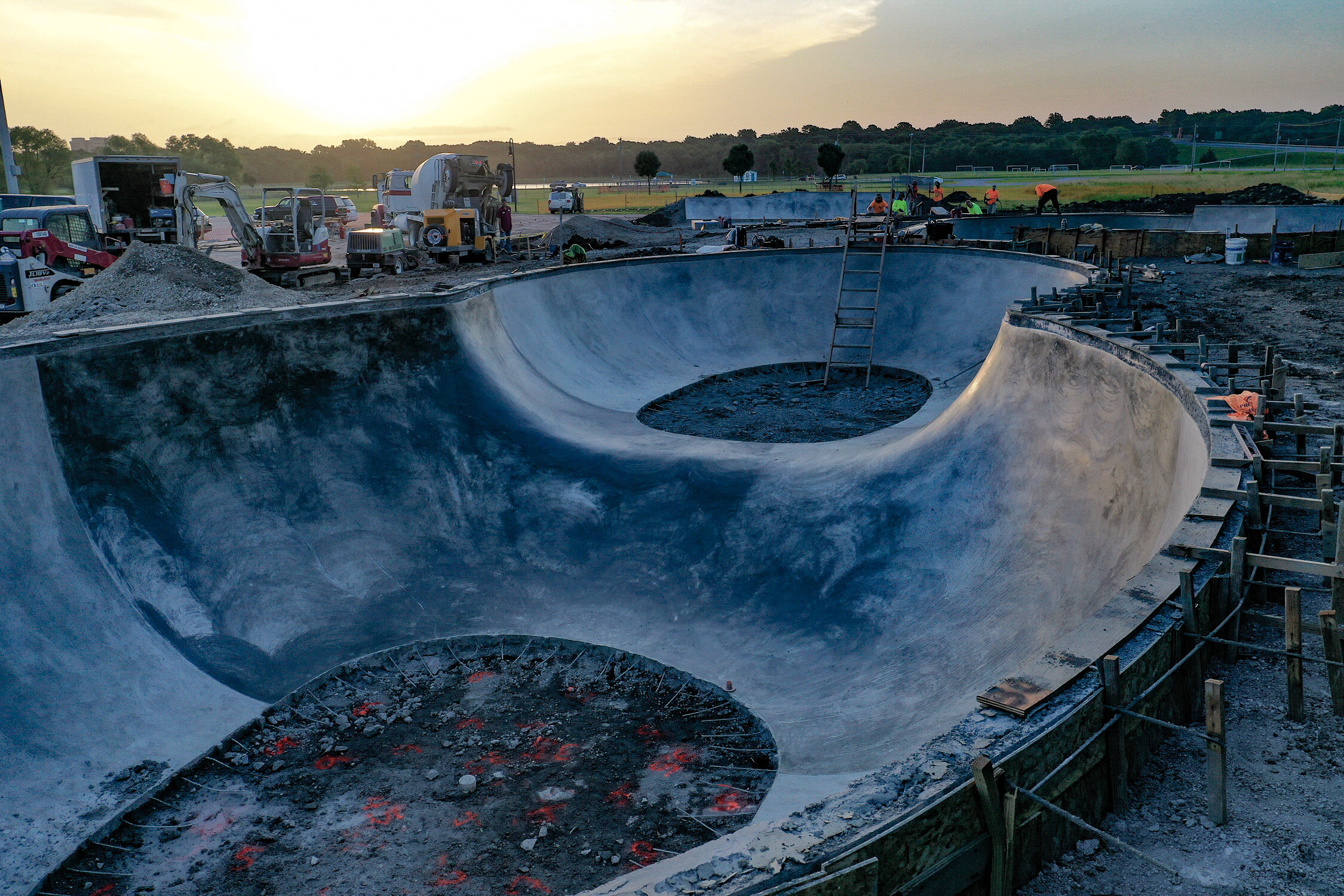 Big Bowl pour 👀 in Bartlesville, Oklahoma. 10 foot deep end with pool coping &amp; tile 😎