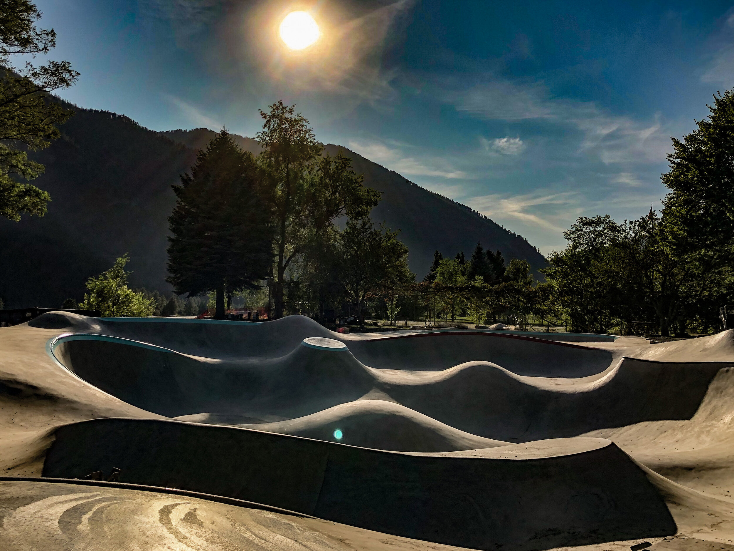 Skateboarding landscapes 🏞 in #bigskycountry 💯