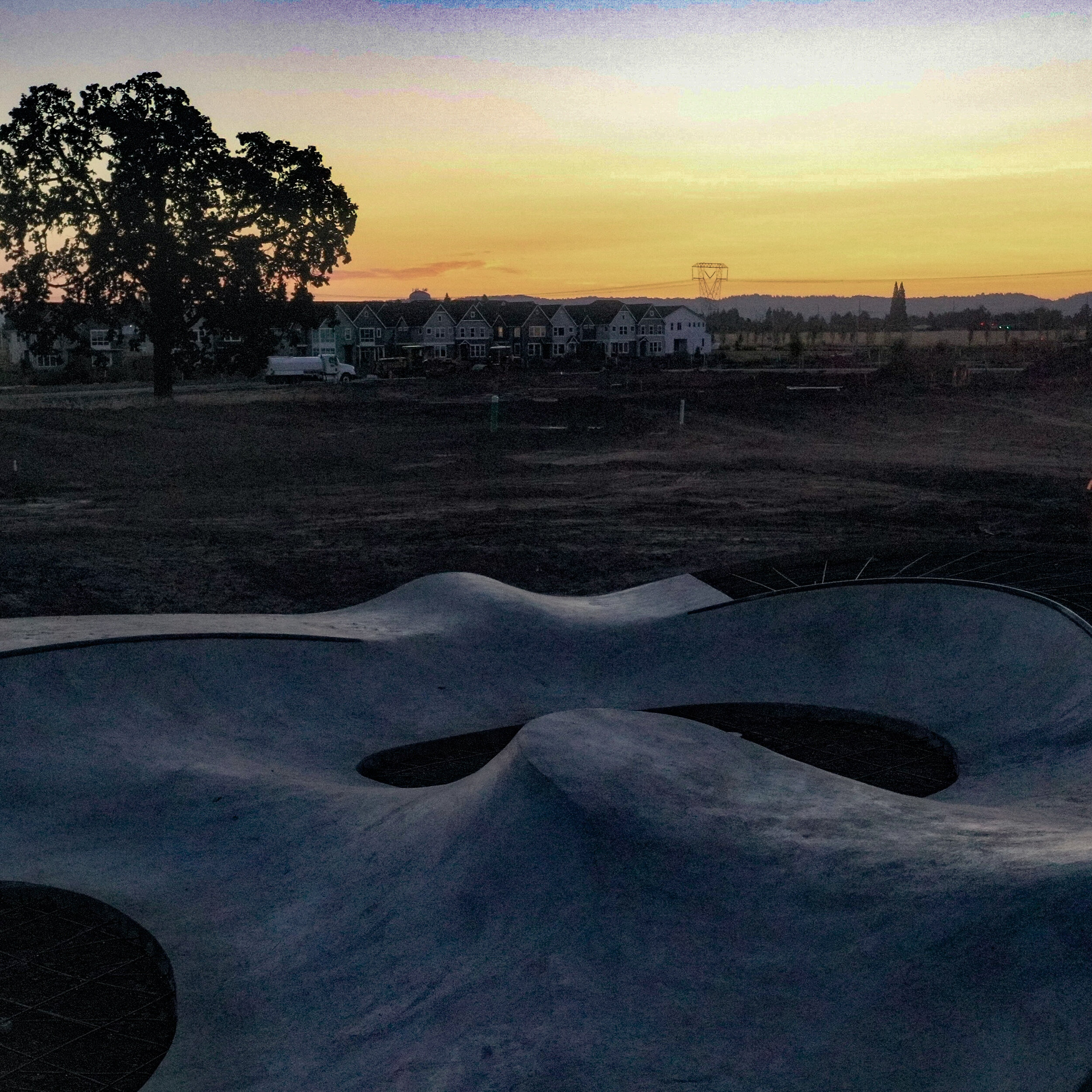 o much fun packed in this tiny skatepark 💯 1,500 ft2 👀