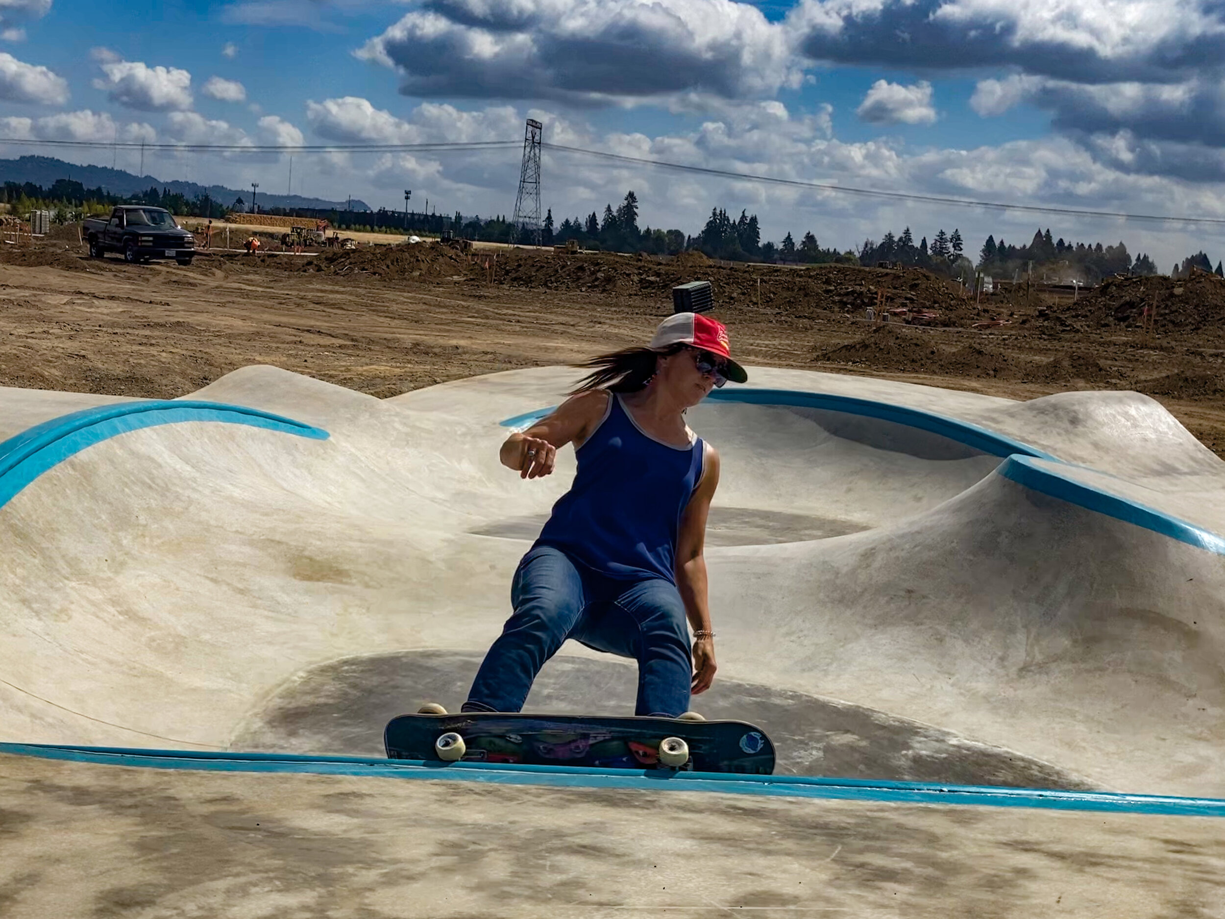 The new skate dot 🔵 in Hillsboro, Oregon is perfect for carve grinds~ Just 1,500 ft2 😳