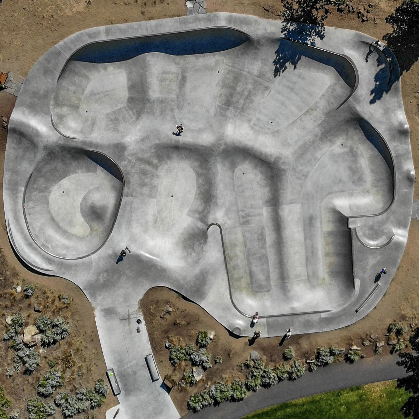 Summer is upon us ☀️ Have you planned your summer evergreen skateparks tour? Skate your heart out and stop in Bend, Oregon at the Rockridge Skatepark