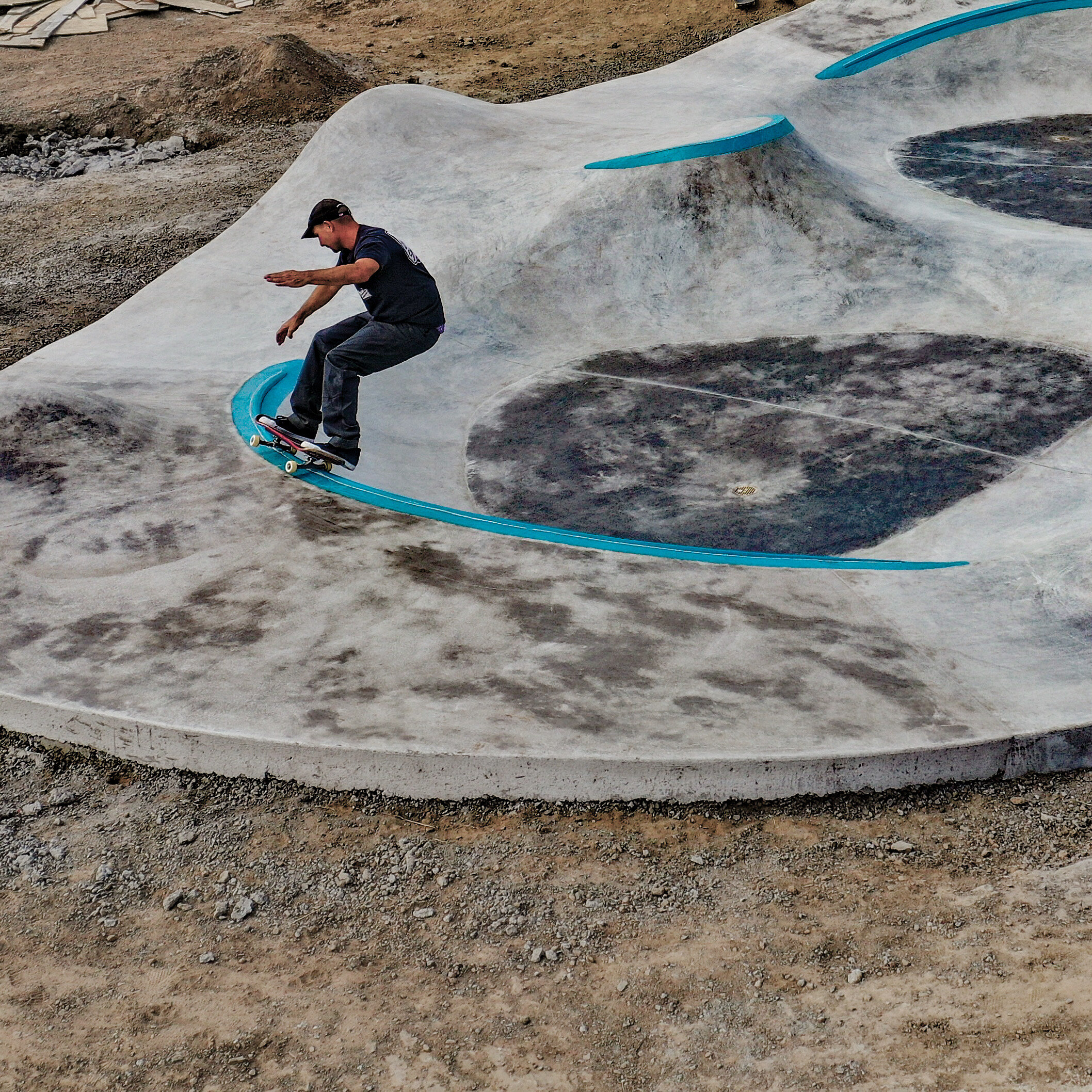 Billy getting the first grinds at the Reeds Crossing #skatespot 😎 last summer in Hillsboro, Oregon