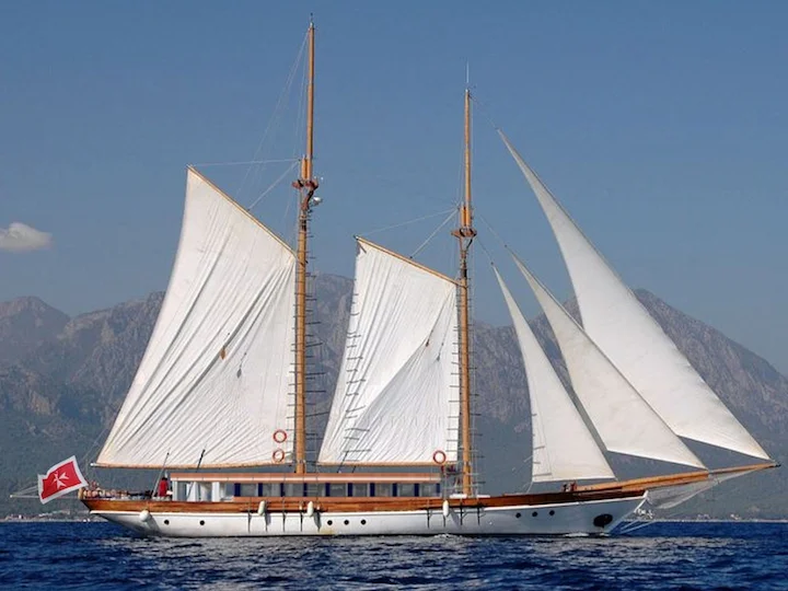 UY_yachts_profile_Alexa J.jpg