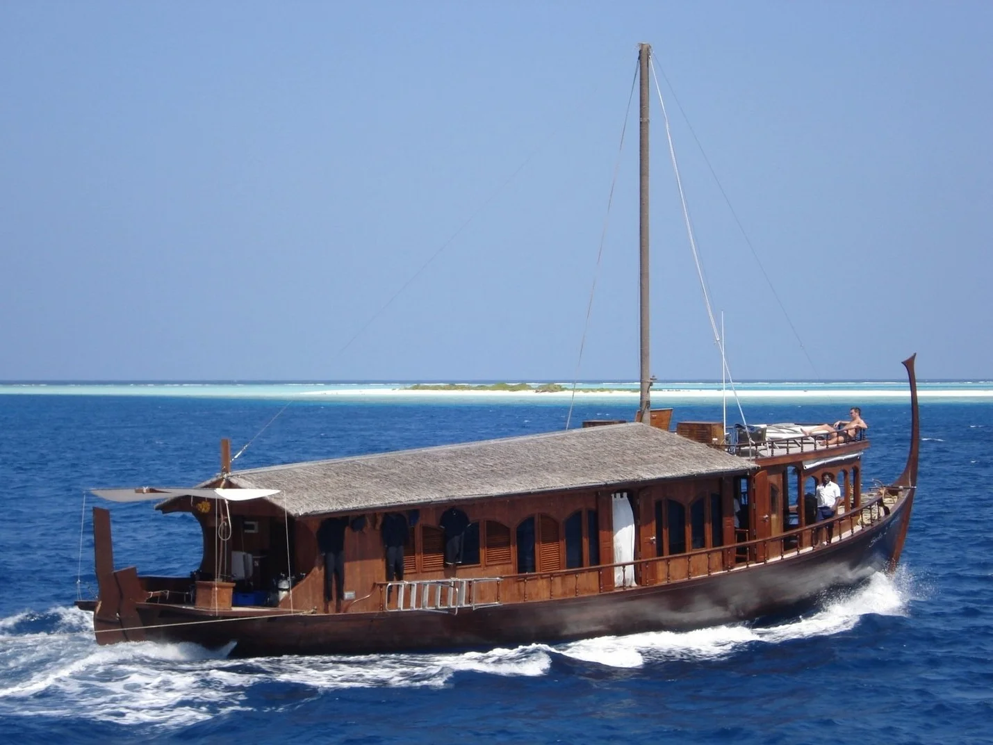 UY_yachts_profile_Dhoni Stella.jpg