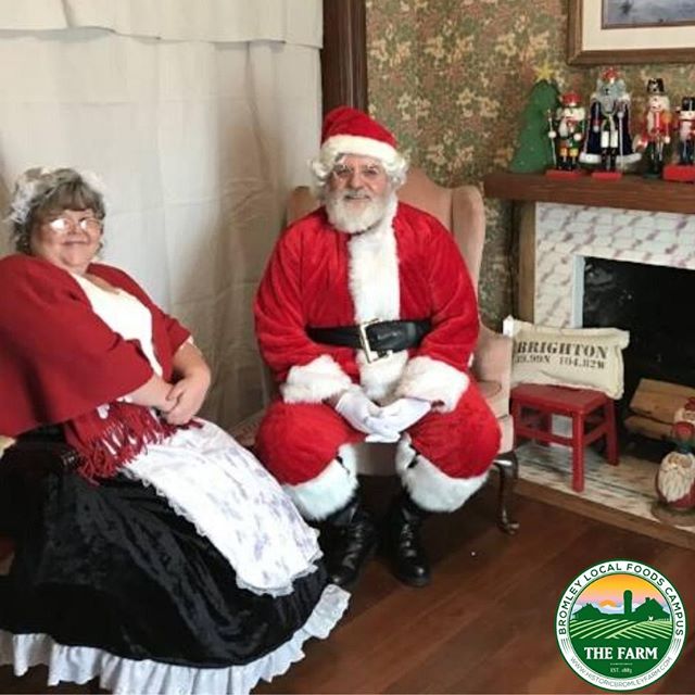 There are some openings left for Breakfast with Santa tomorrow morning. Get your tickets from our website.
.
.
.
#breakfastwithsanta #historicfarm #bromleyfarm #localfoodcampus #edibleeconomy #localfarm #farming #historicbromleyfarm #brightoncolorado