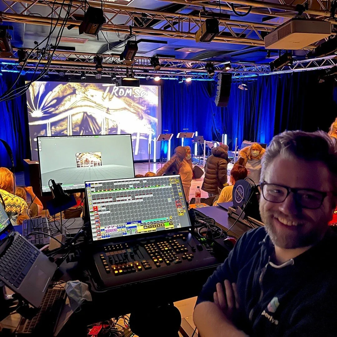 This Friday we had the pleasure of delivering lights, sound and video for @musikkinordland and @kseniya_simonova.official  and their mesmerizing version of Vivaldi&rsquo;s The Four Seasons, performed at @nordlysfestivalen. 😊🎼 Tailormade table by ou