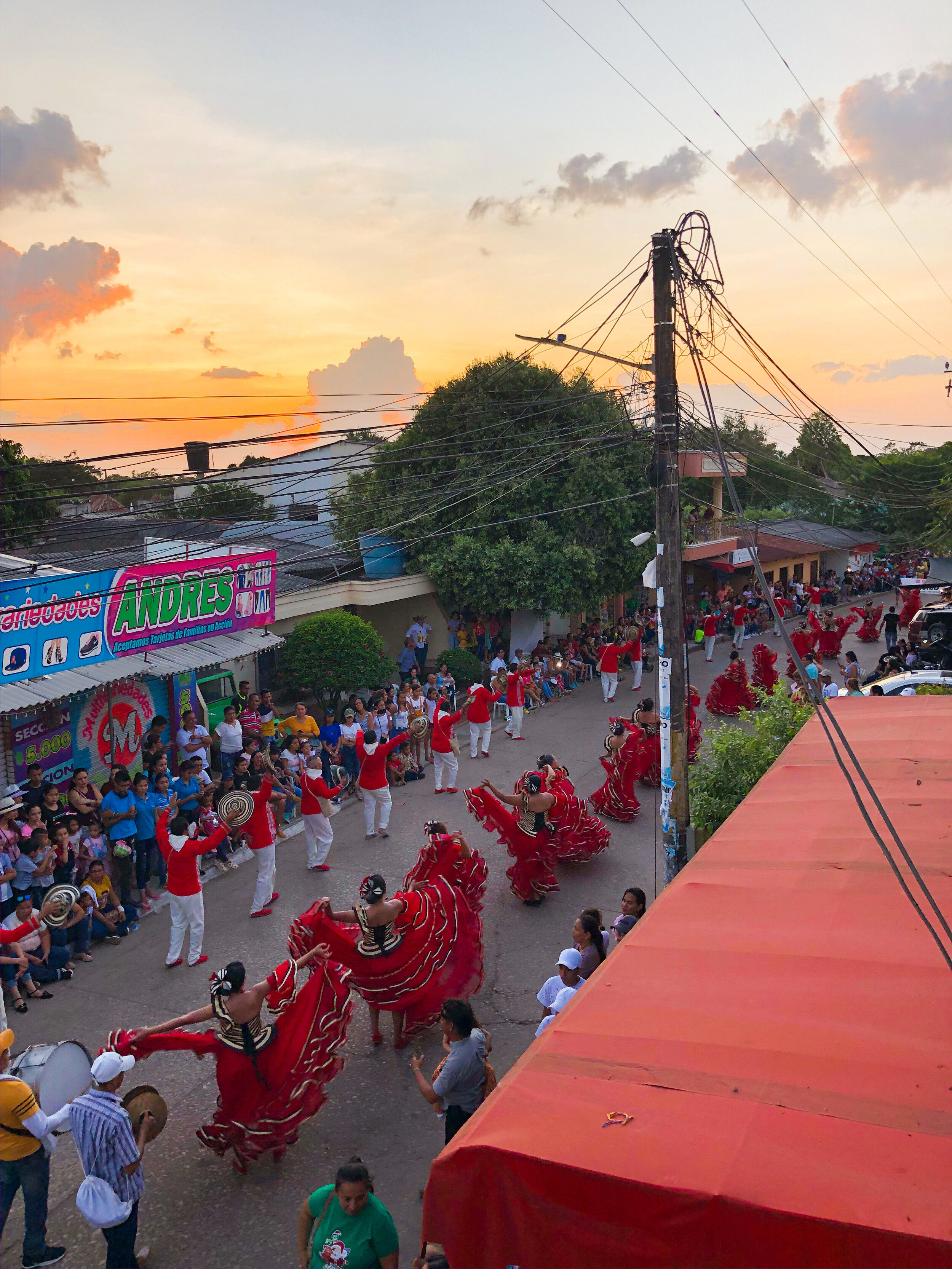  The cumbia parade through the streets of Galeras 