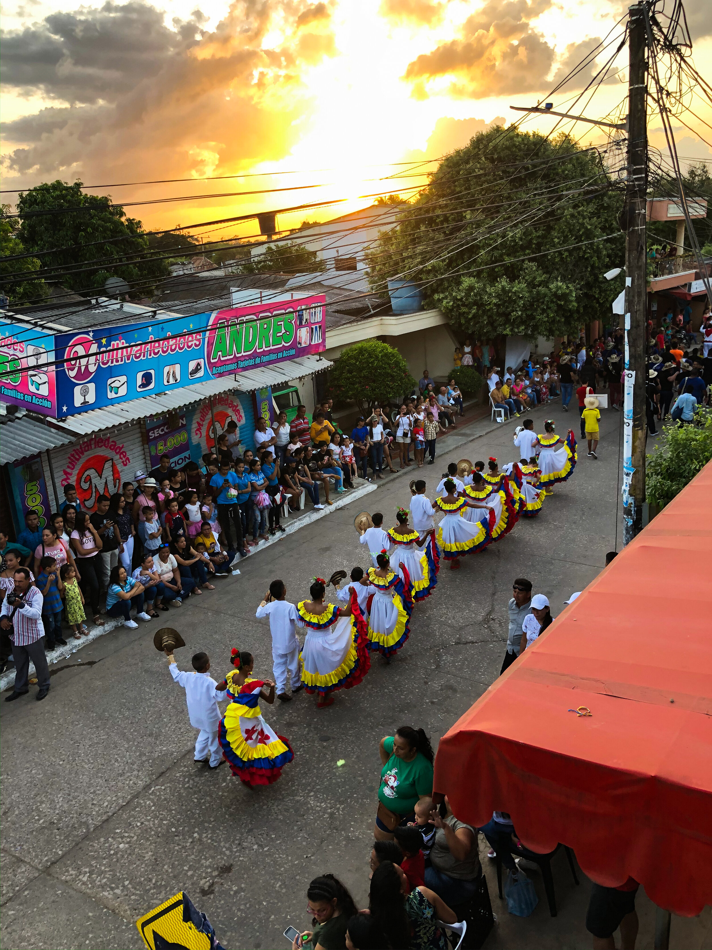  The cumbia parade through the streets of Galeras 