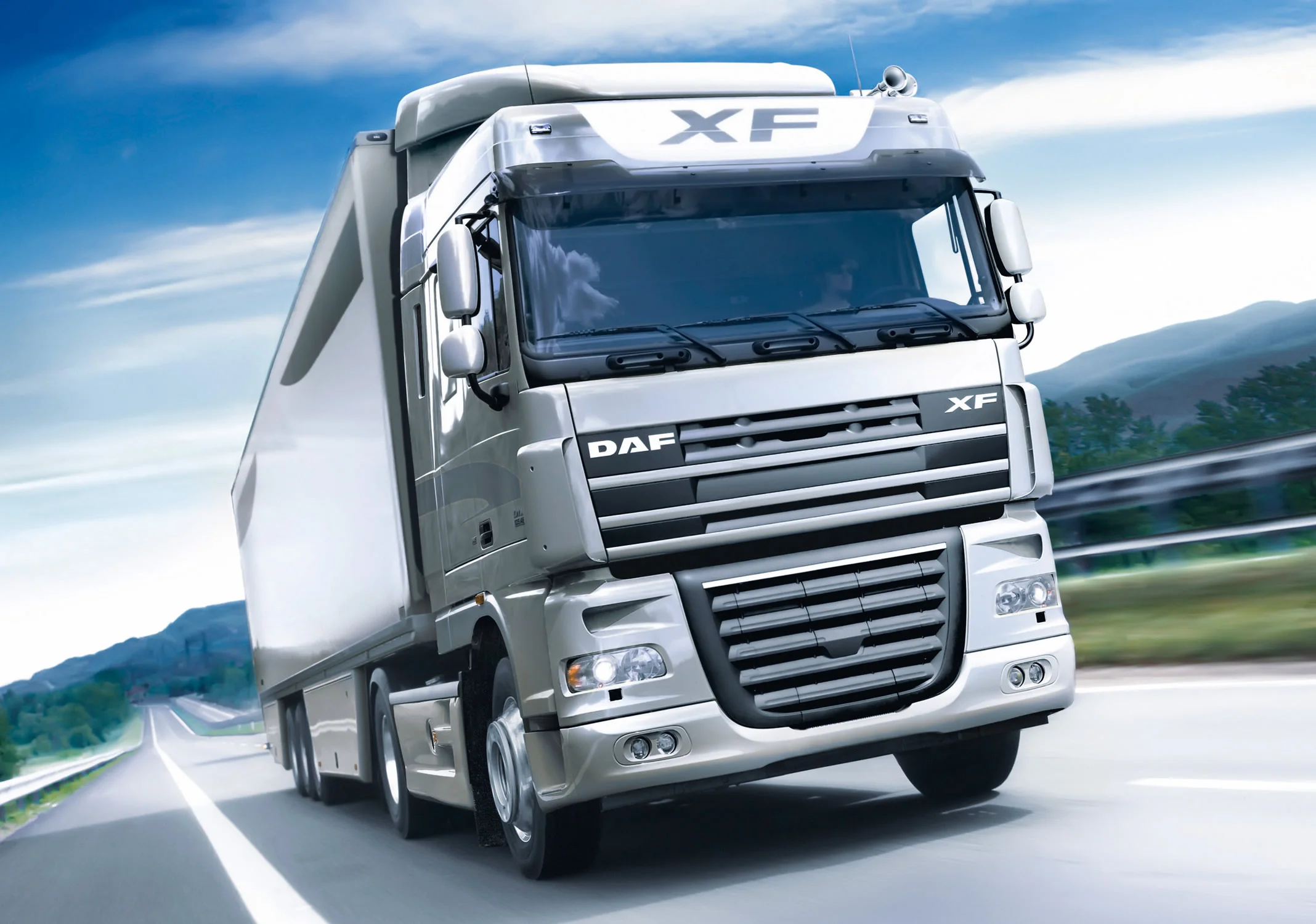 daf-xf105-super-space-cab.jpg
