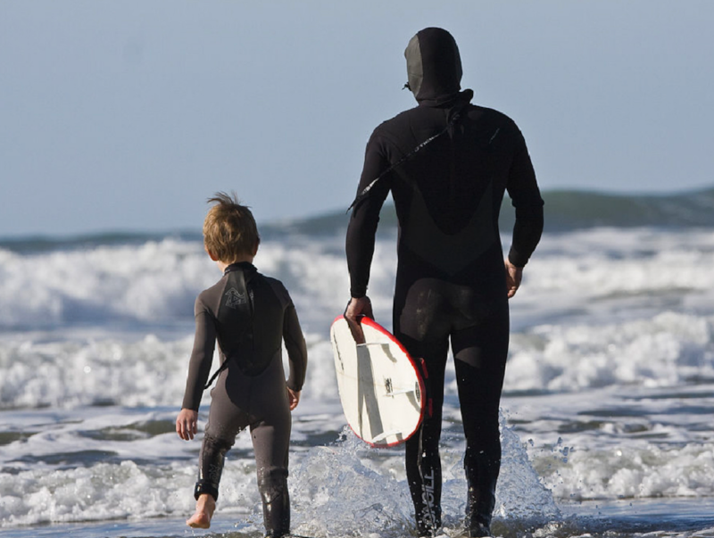Father and Son Surf Lesson in Morro Bay, California (Wikicommons, "Mike" Michael L. Baird)