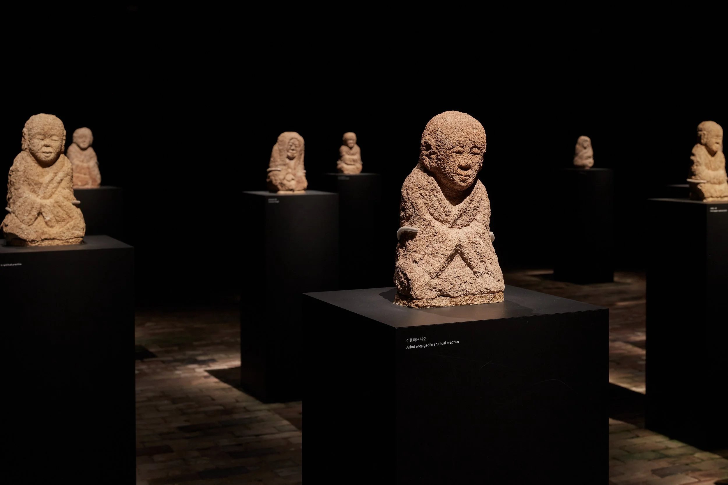500_ARHATS_248.jpg