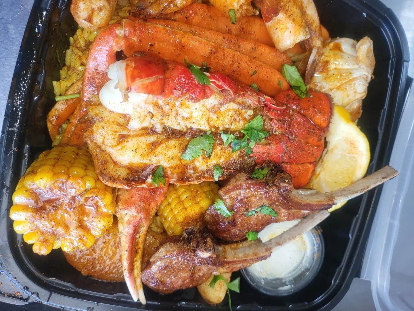 Lobster Tail &amp; Crab Leg Boil over rice w/ potatoes and corn. With added lamb chops on the side and can't forget the buttery roll!
#RoundTheWayEatery #BestFoodTruckInTheCity #StopPlayinWithUs #SeafoodLovers #CltBucketList #CltFoodTruck #LambChops 