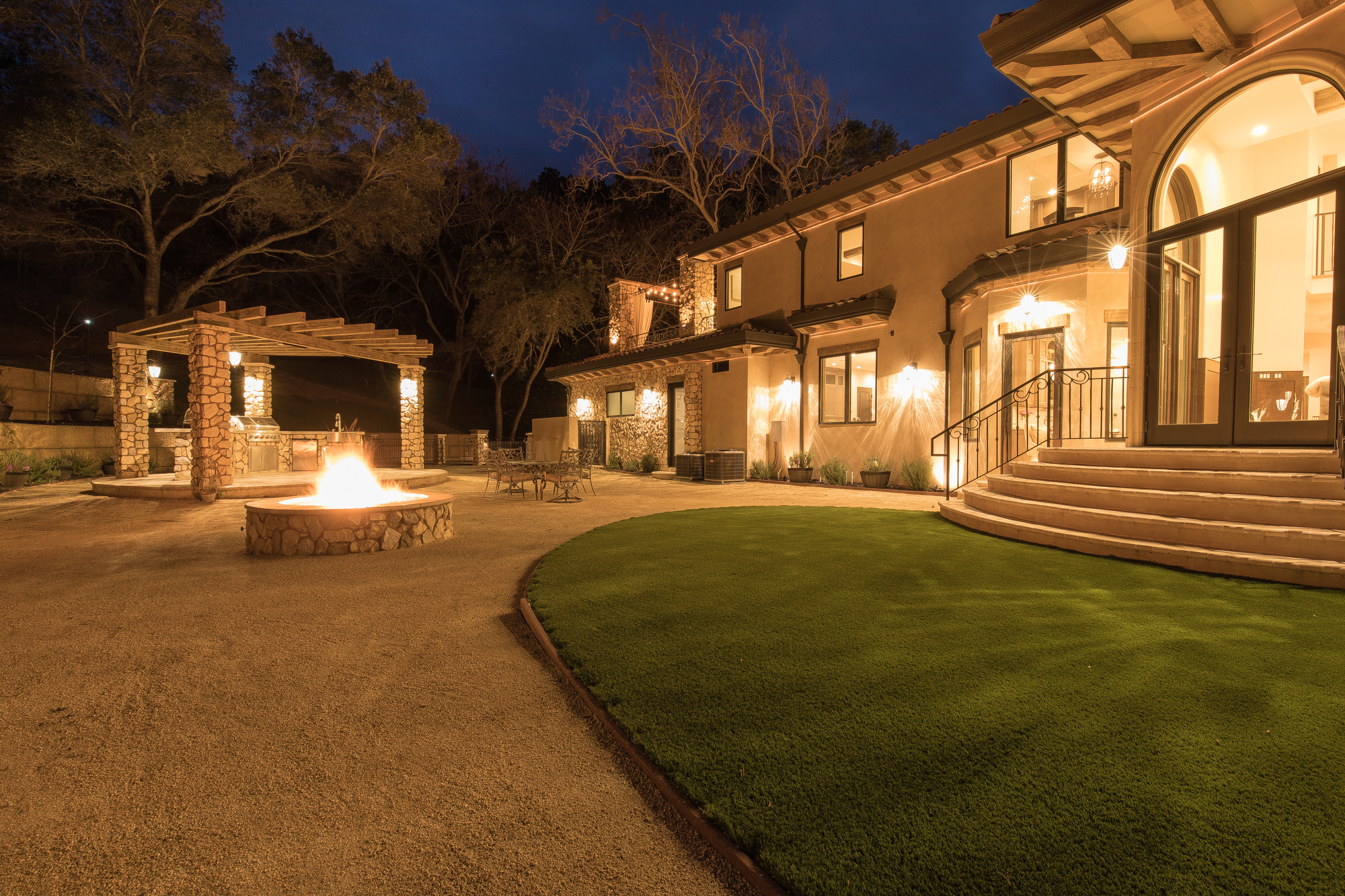  A large outdoor gas fire pit creates an excellent ambiance to this majestic back yard 