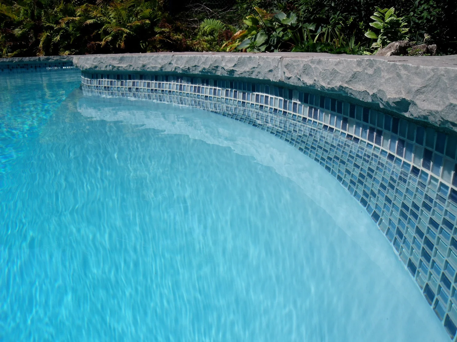 How to Pick Vinyl Pool Liners