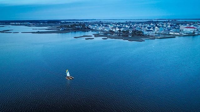 Shooting on the Assawoman bay at sunset tonight video coming in a few days...
.
.
.
.
#dronephotography #aerialphotography #dronestagram #fenwickisland #assawomanbay