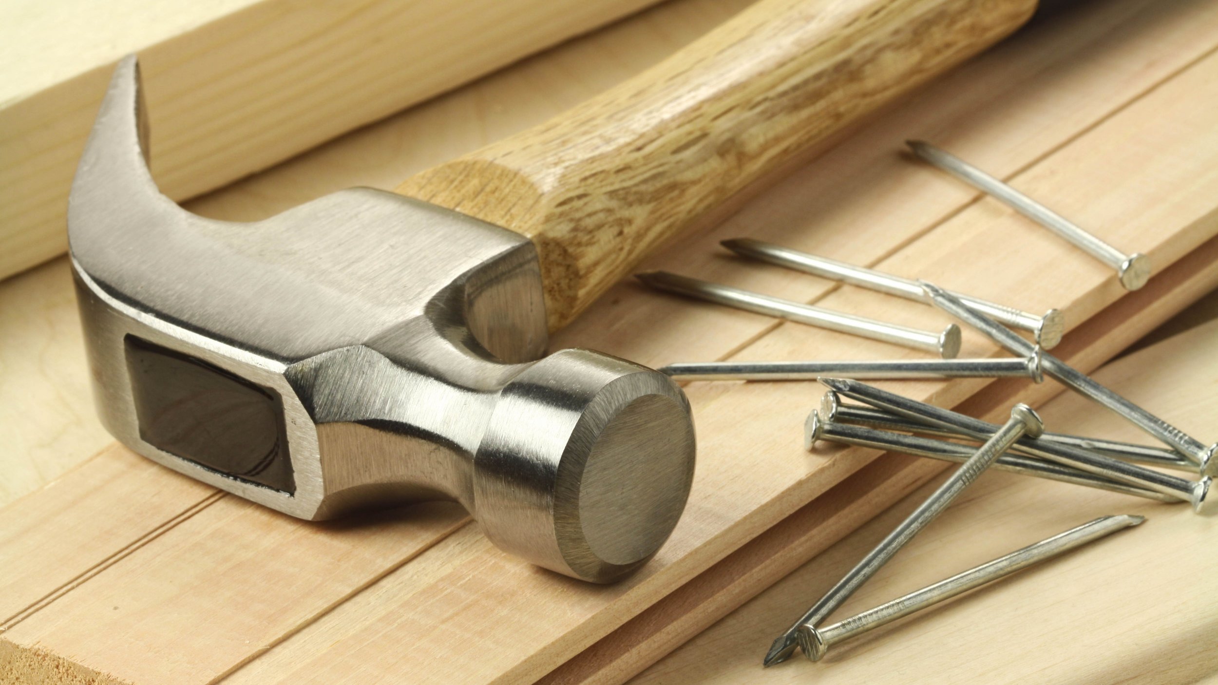 hammer_nails_wood_80484_3840x2160.jpg