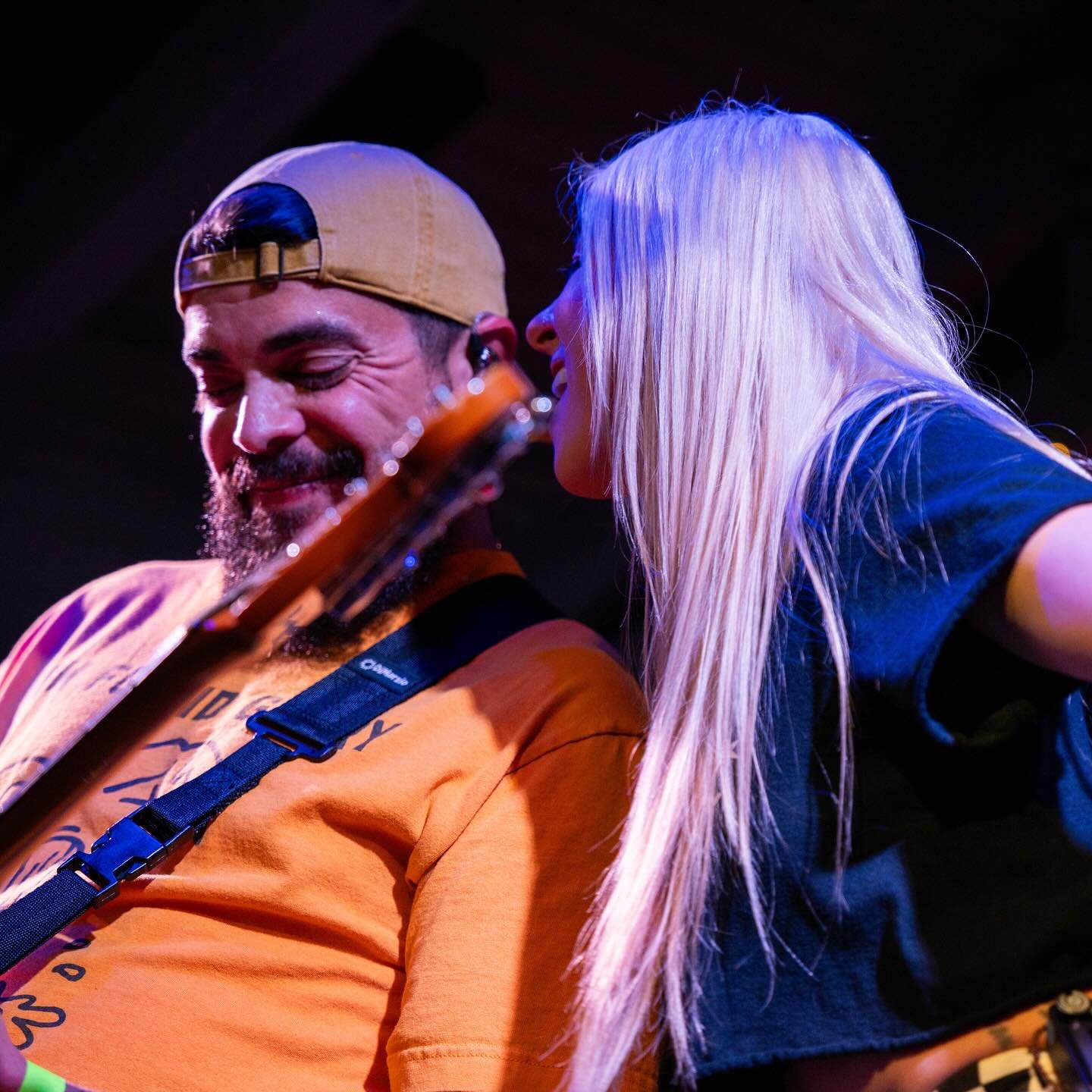 What&rsquo;s Betty whispering to Zach? Could it be&hellip;

To make sure y&rsquo;all know tickets are ON SALE TOMORROW at 10AM for our show with @everyavenueband at @bottomlounge 😱 

Set those alarms, cause this is a holiday party you don&rsquo;t wa