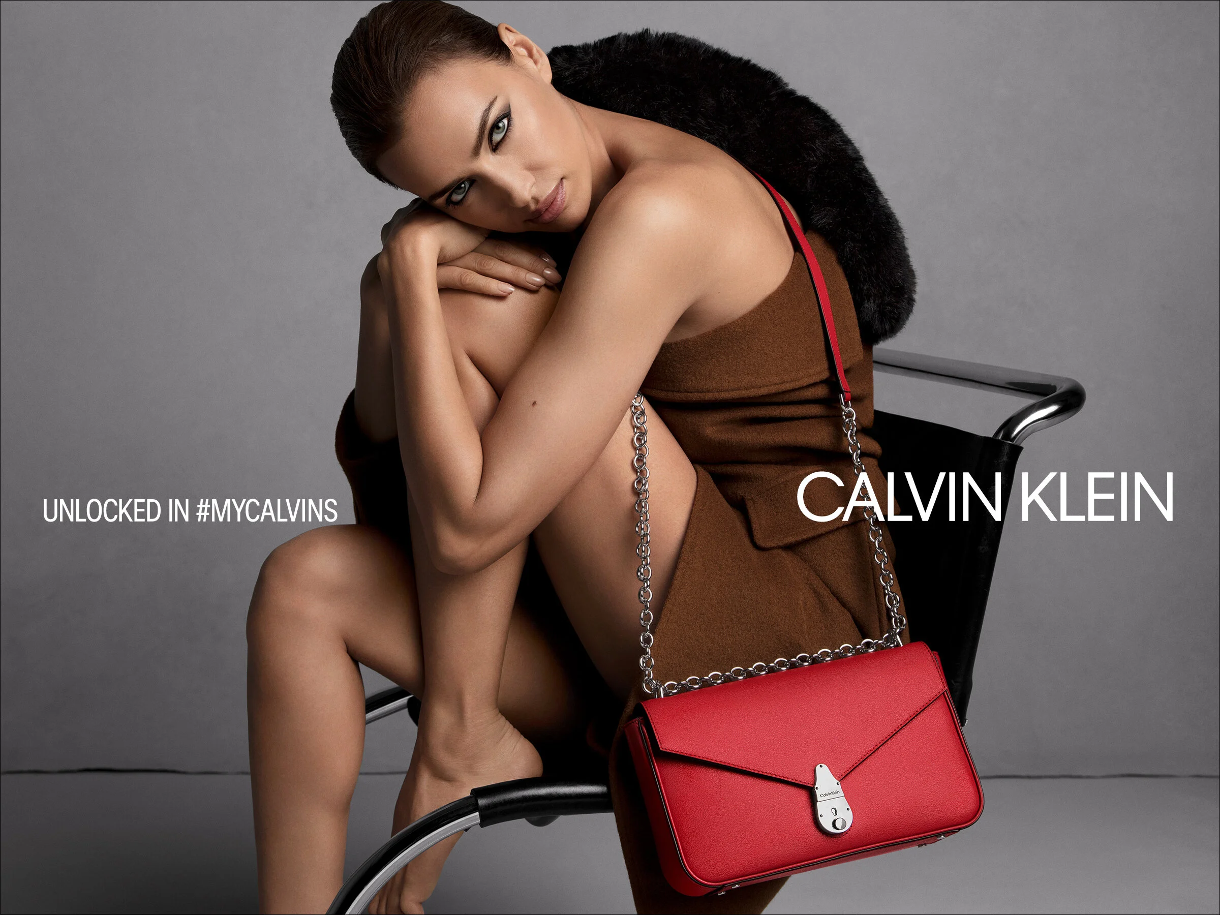 FA19_CKHB_AD_W_LOCK_SHOULDER_RED_H.jpg