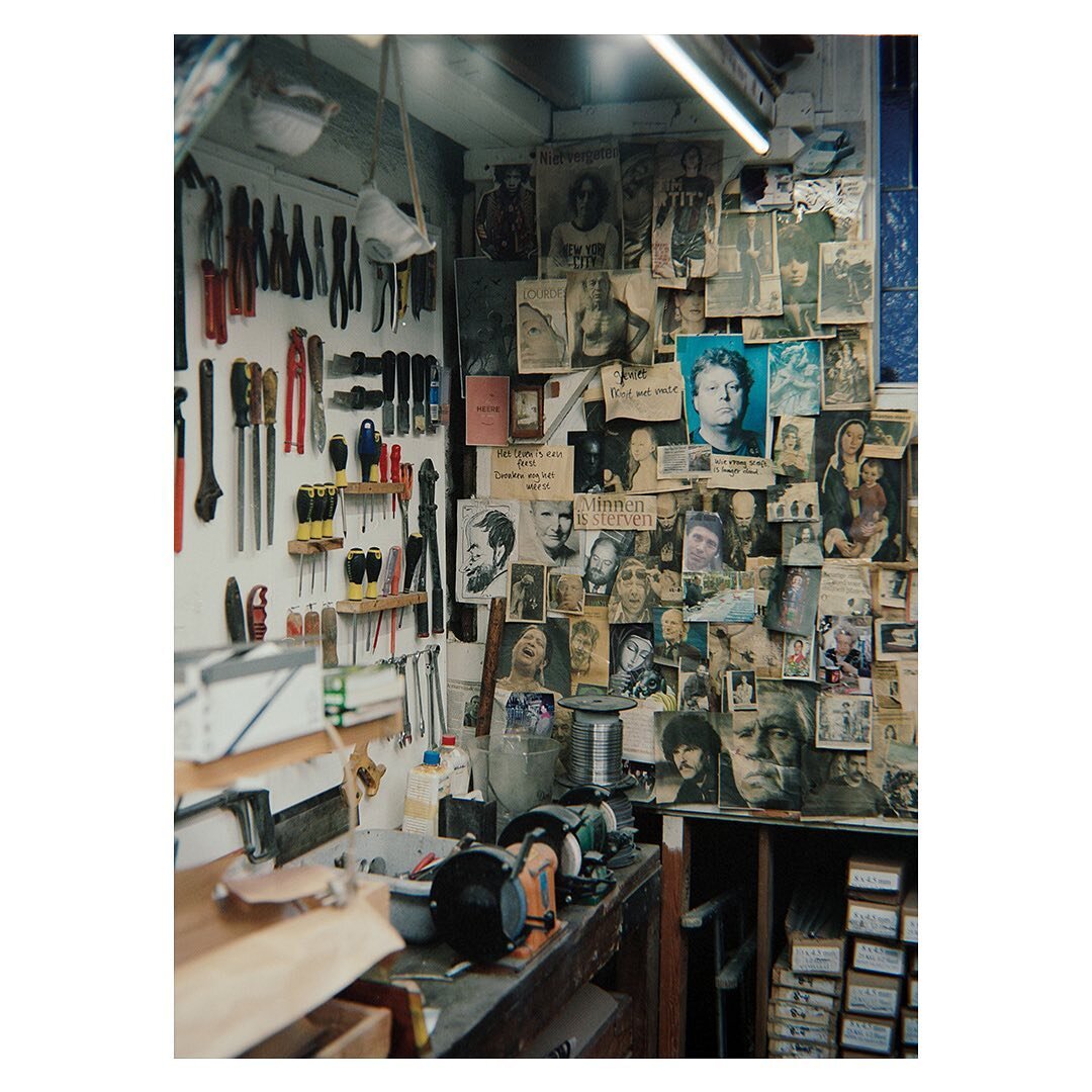 Amsterdam workplaces and their corresponding craftsmen. 

#amsterdam #crafts #craftsmen #filmisnotdead #portra #mediumformat #analogportraitshoot #mamiya