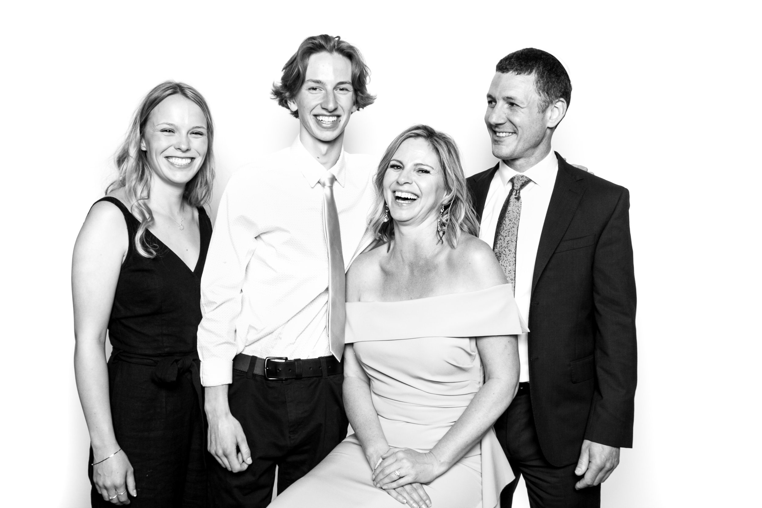 calgary wedding photo booth.jpg