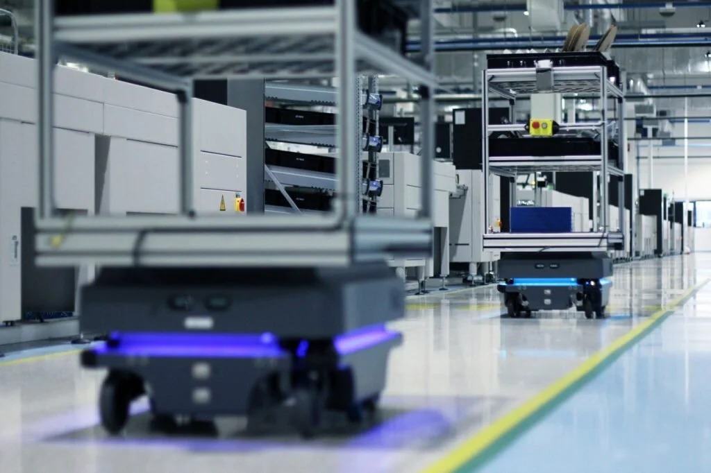 AMR or AGV? Which robot is the best option for your warehouse?