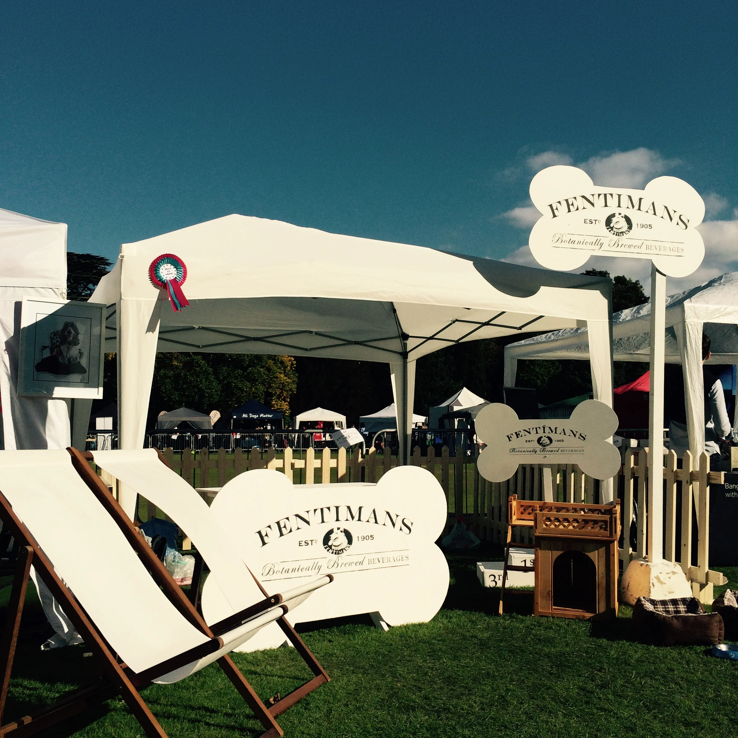 Woof! Woof! A Dog Bone Bar for a Dog Show