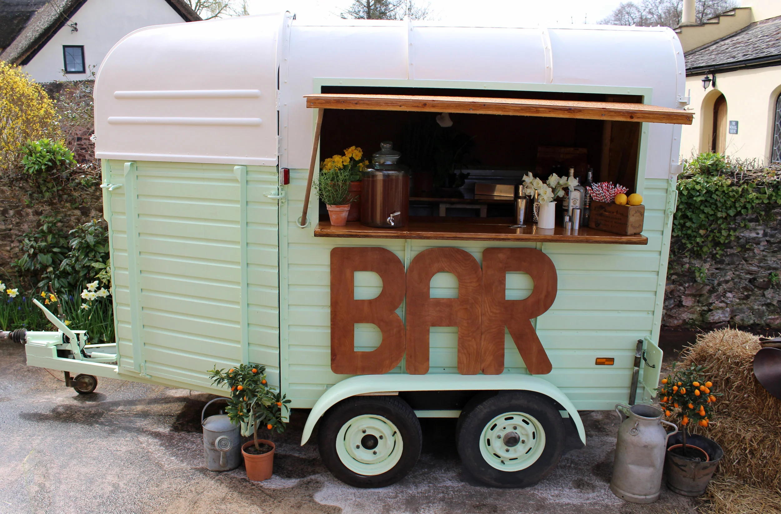 Converting a 1960s Horse Trailer into a Bar