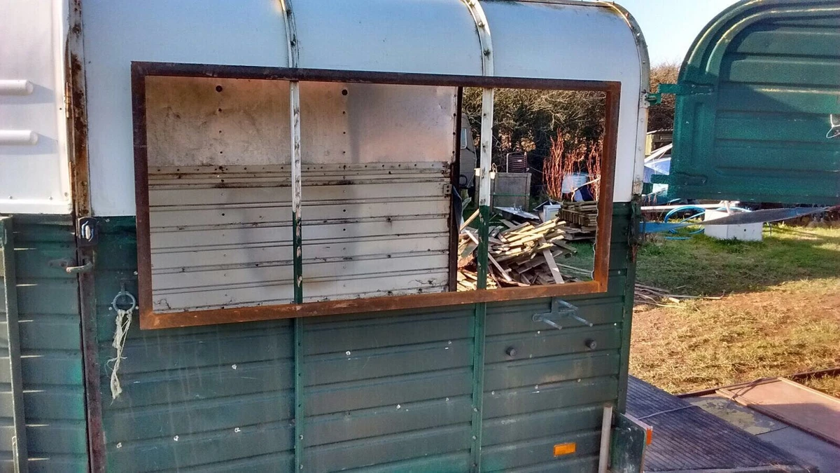 Building a Bar: Behind The Scenes The Horsebox Bar