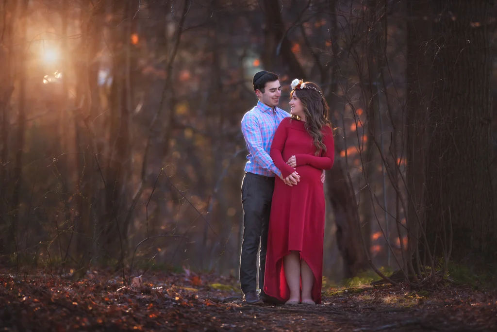 Expecting couple by Fotoplicity