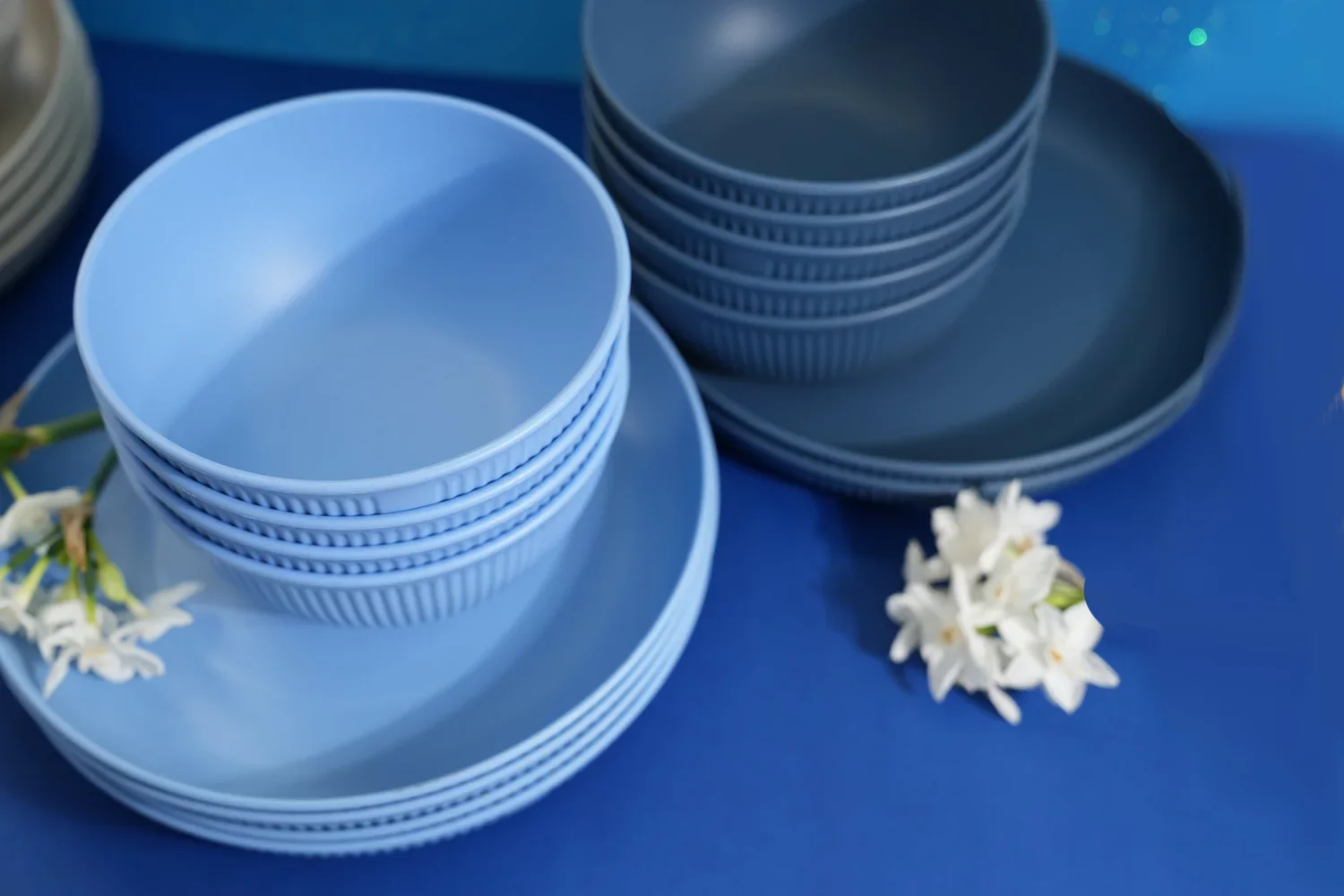 elavoland-wheatstraw-plates-medium-bowl-blue-white.webp