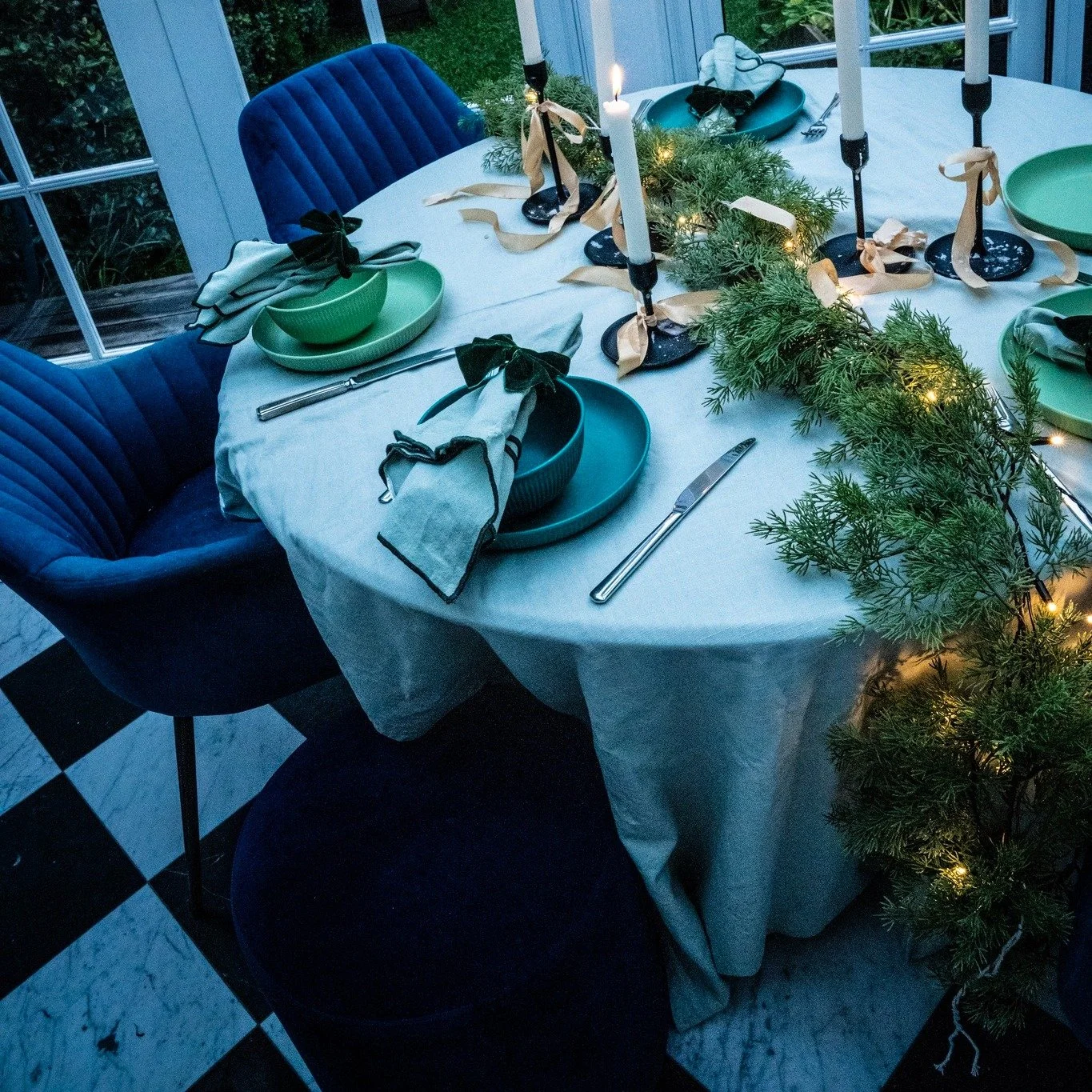 Christmas nights, soft lights, and a table set for togetherness.
Our wheat straw plates bring an effortless, natural beauty to the table &mdash; made for shared meals, messy little hands, and memories that matter 🎄🤍 #elavoland #dinnerware #wheatstr