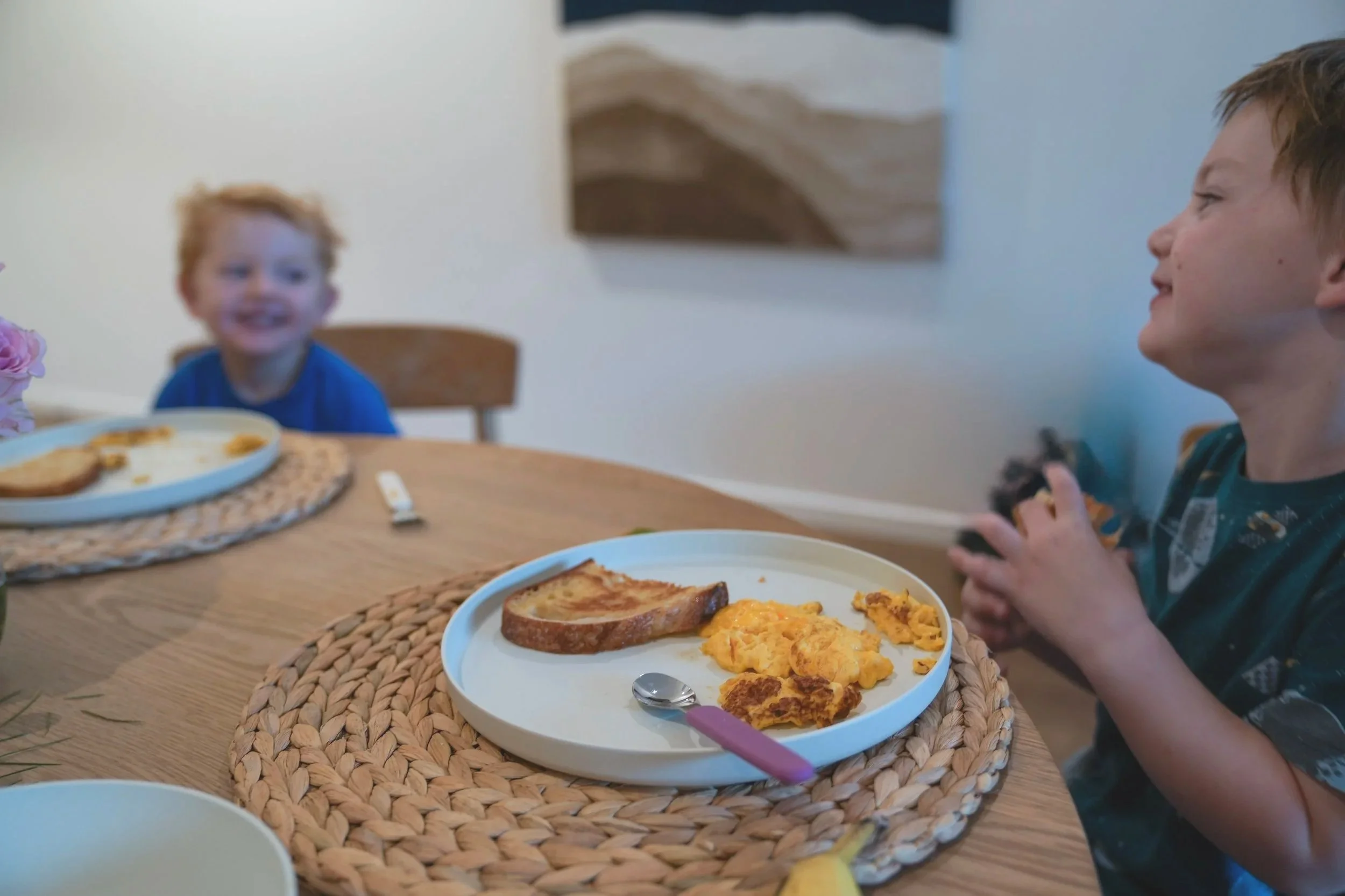 elavoland-family-dining-kids.jpg