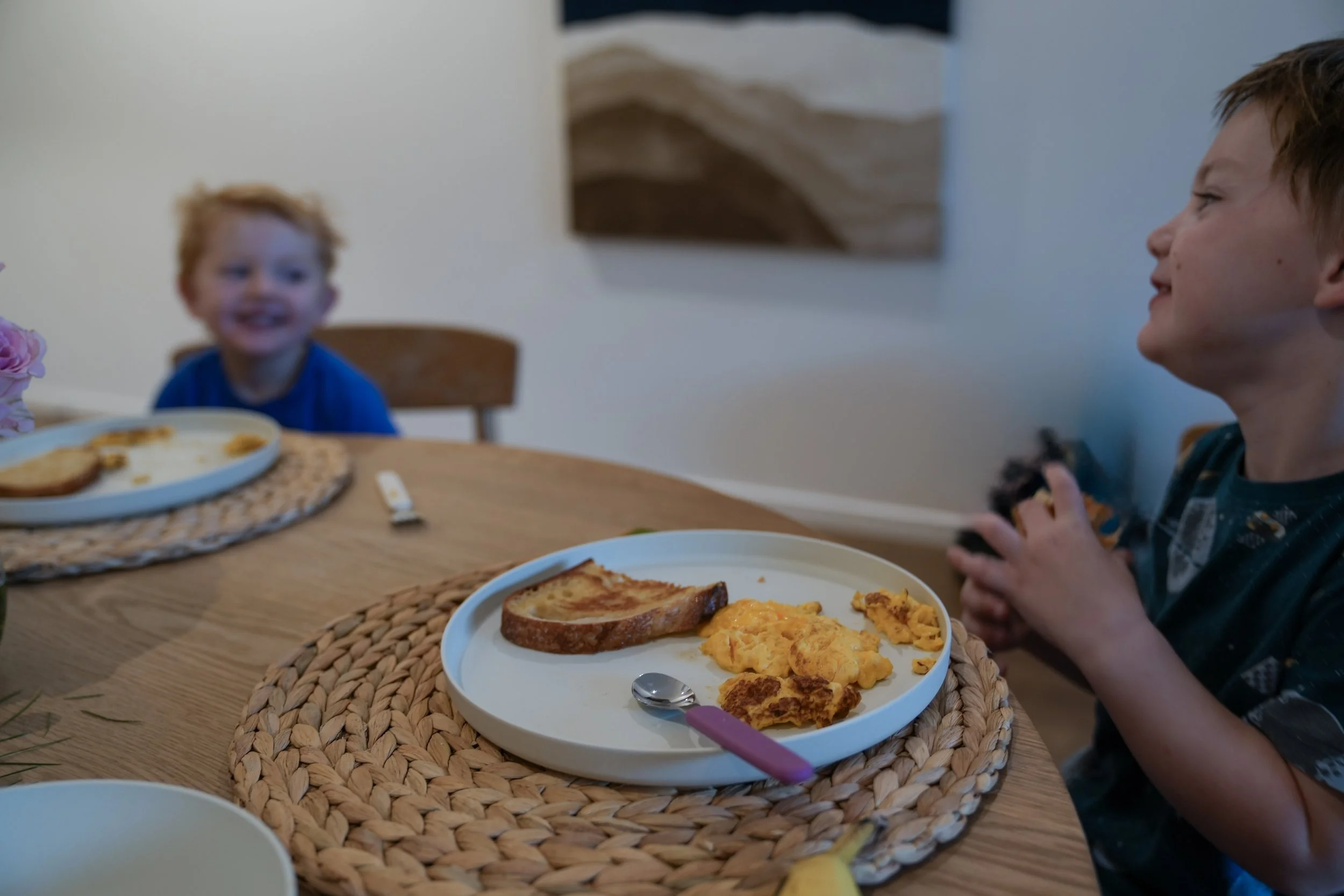 elavoland-family-dining-kids.jpg