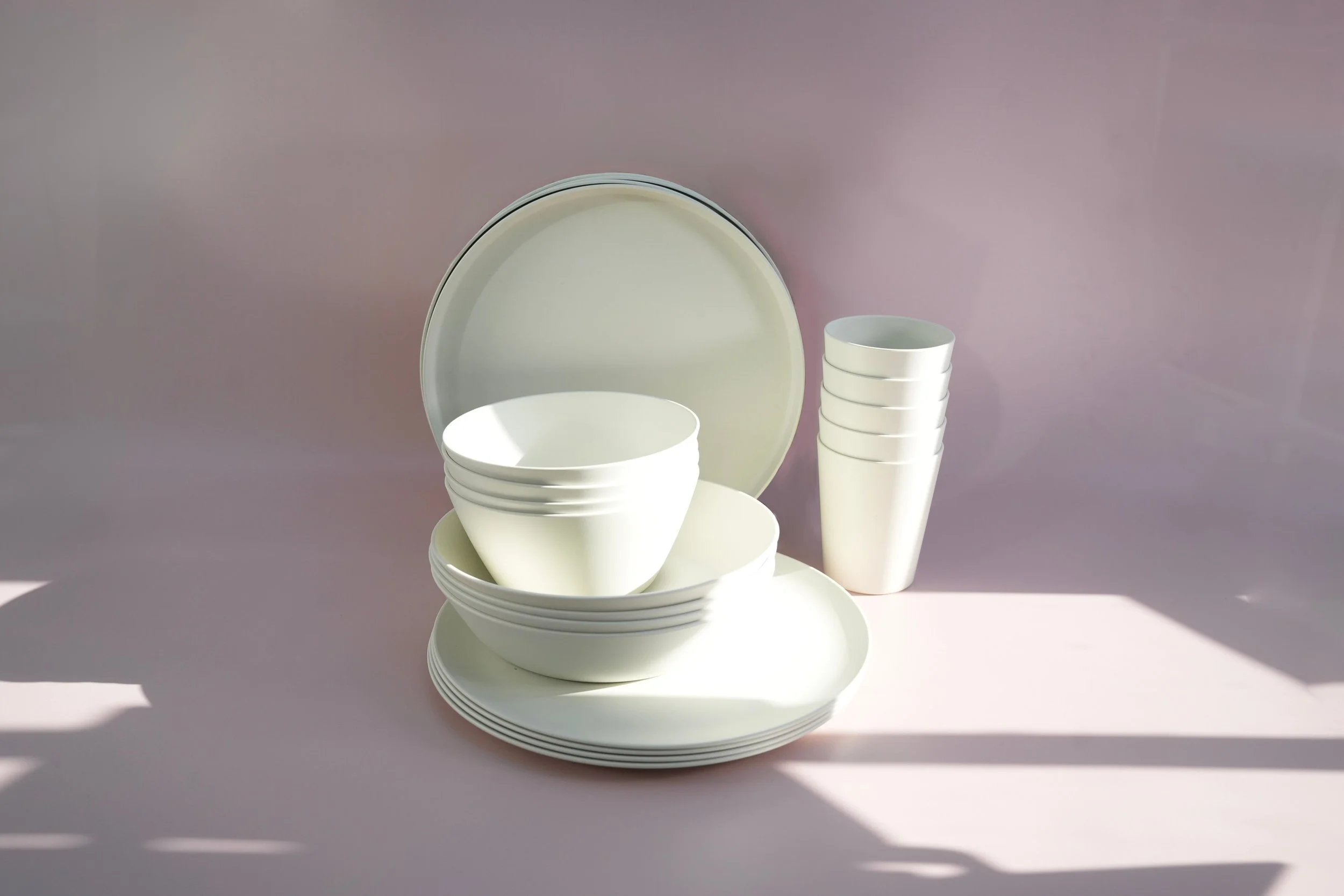 elavoland-pla-dinnerware-set.jpg