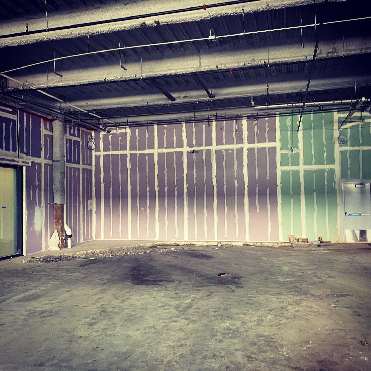 Looks like a space full of potential!
&bull;
&bull;
&bull;
#architecture#architecturaldesign#brand#branding#commercial#design#designprocess#designmatters#discover#docoolshit#interactive#interiordesign#florida#furniture#graphics#logo#make#mico#micoluv