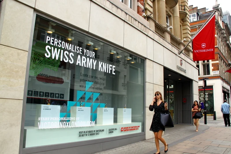 RazorLAB - Victorinox Flagship Store - Street.JPG