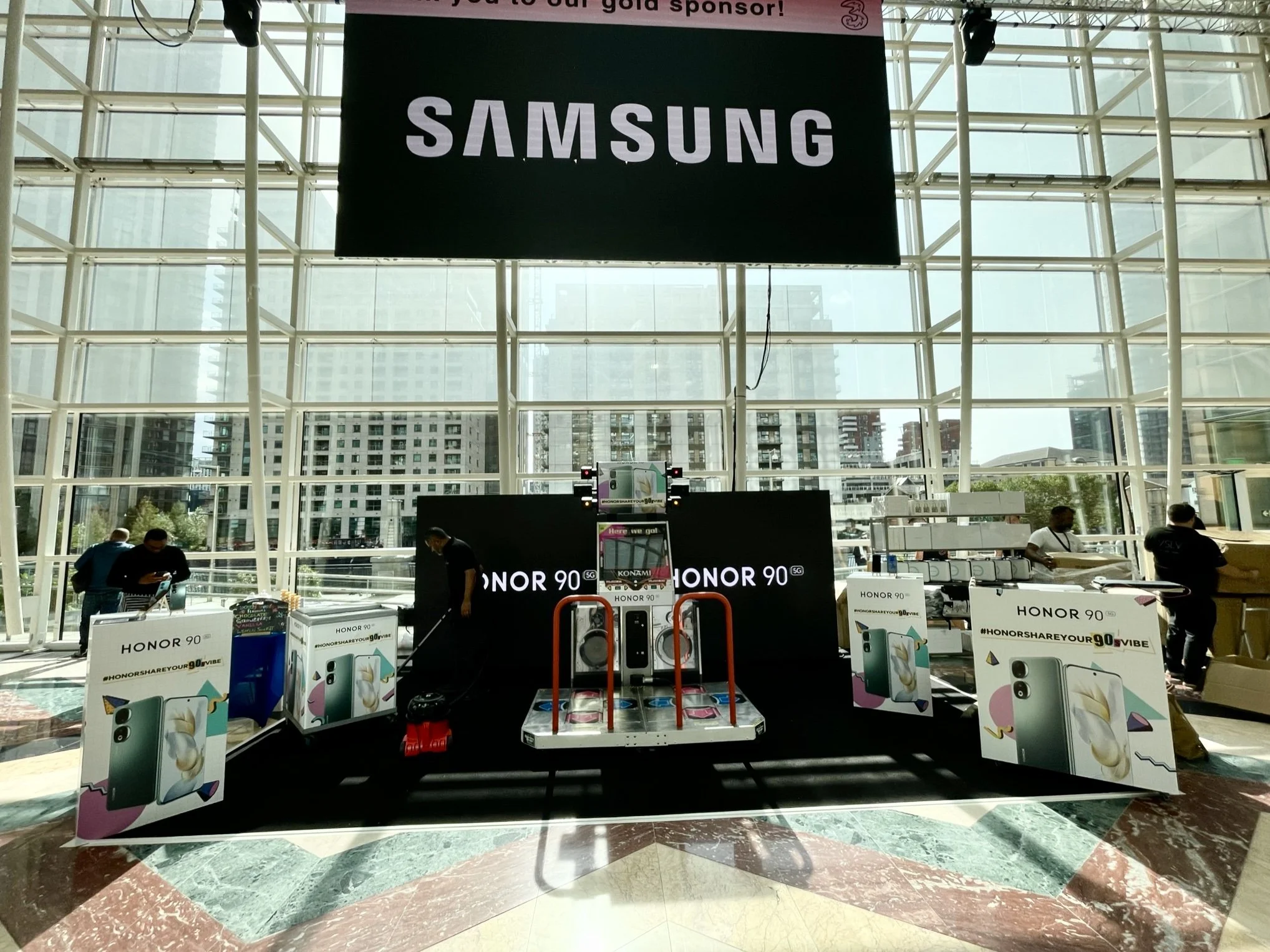 Honor X Three 1.JPG
