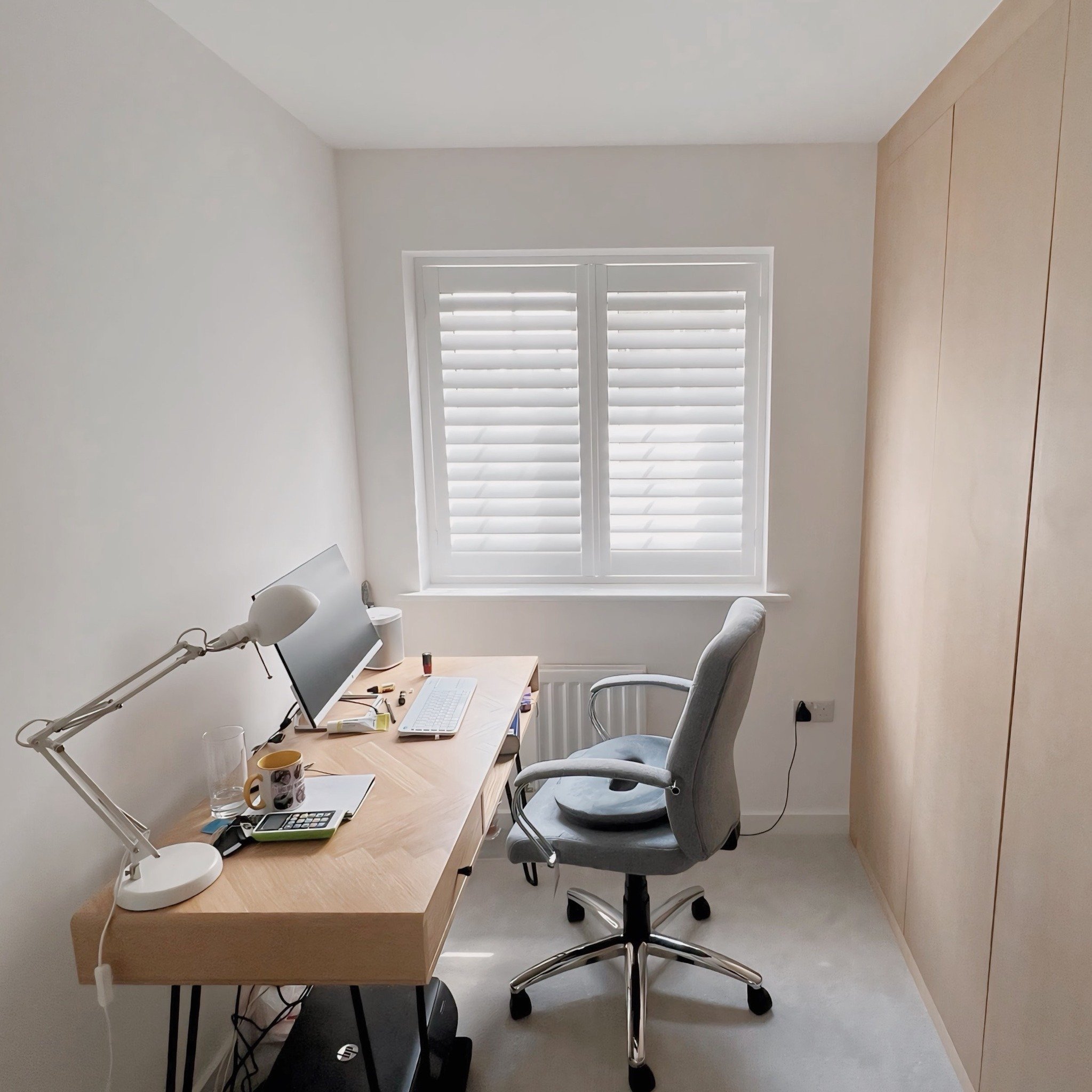 Office Upgrade Alert! Our Full Height Shutters Are Not Just a Stylish Addition to Your Workspace; They're a Game-Changer for Productivity and Comfort. 

With our Hidden Control Split Feature, you Have The Power to Adjust The Slats, Letting in Just Th