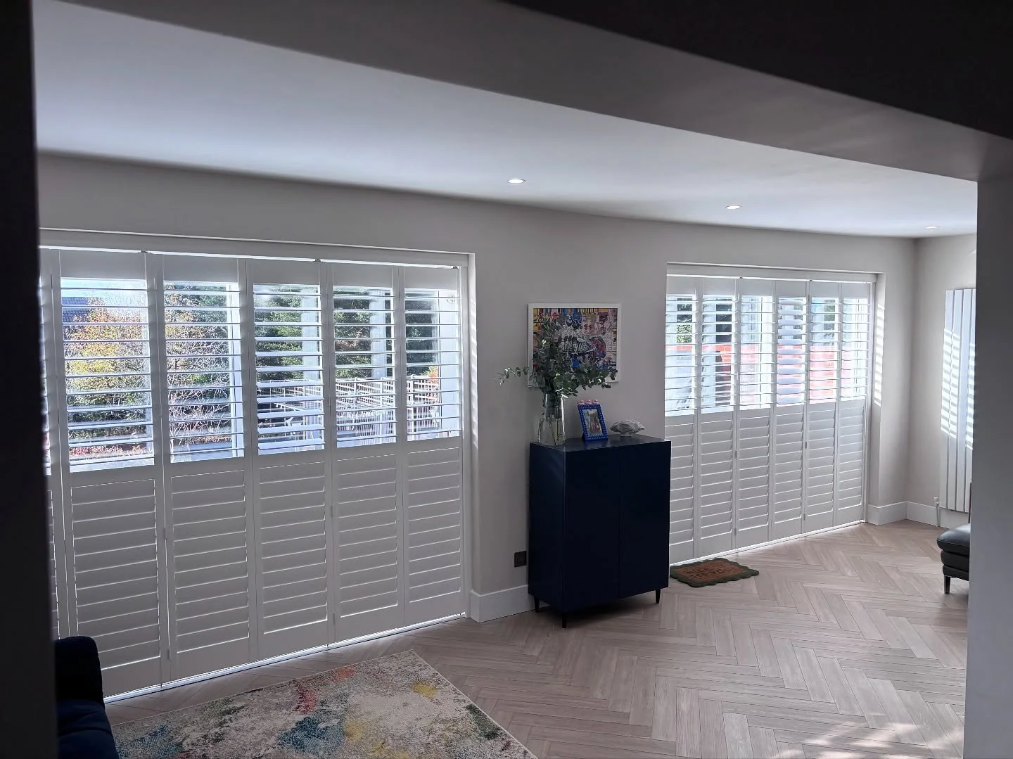 Once again, our tracked system shutters steal the show!

An absolute showpiece for any open plan living space with bi-fold doors. Giving full and unobscured access and viewing to the outdoors when required!

No cords or strings to get in the way&hell
