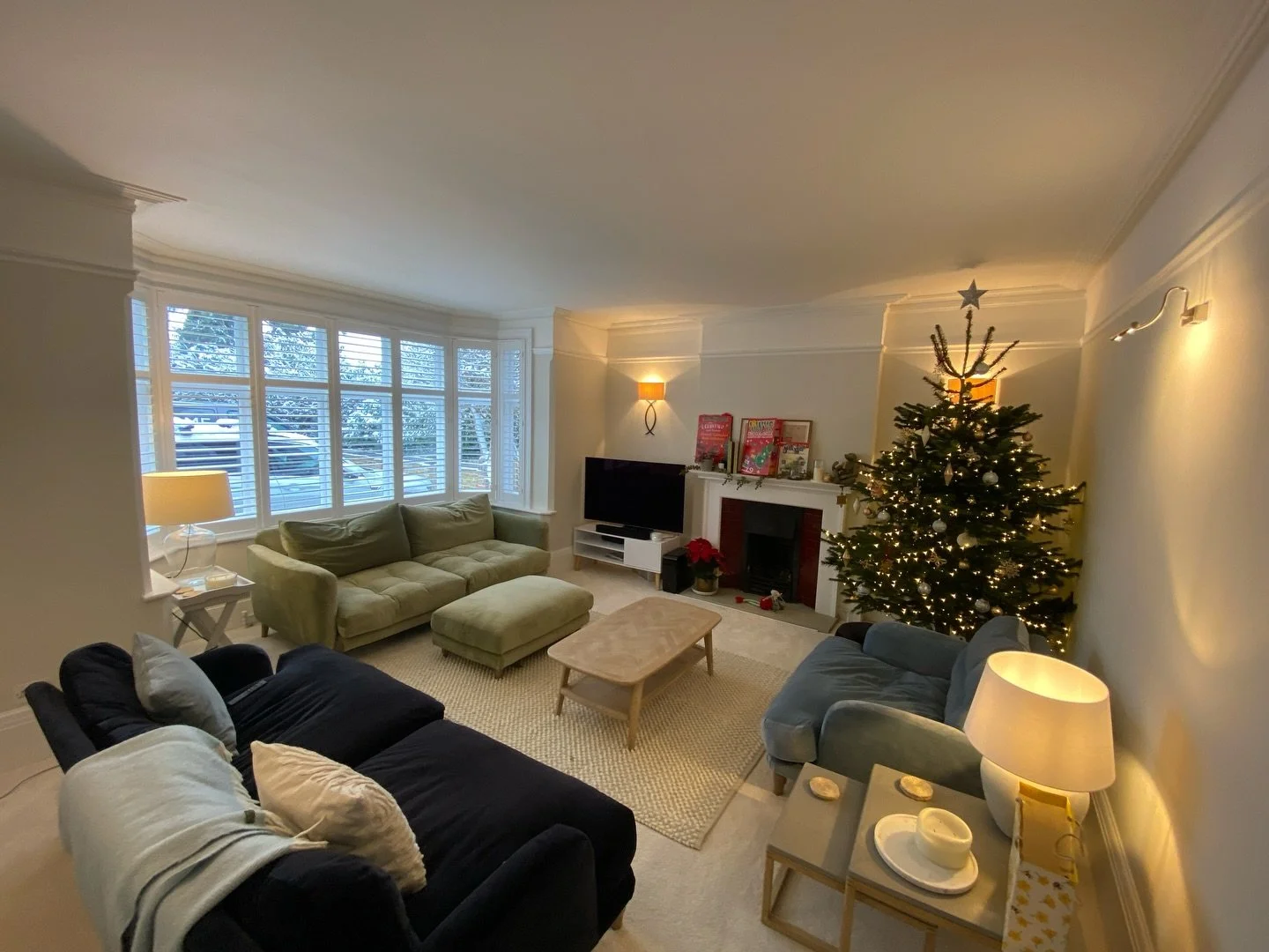 🎄 Shutter Style Christmas Setup! 🎄

It&rsquo;s that time of year again! We absolutely love seeing our beautiful window shutters paired with your stunning Christmas decor.

We know many of you are getting your trees up and festive displays ready, an