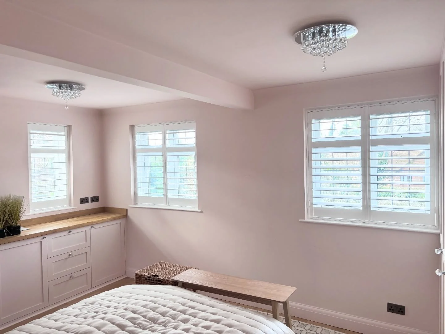 What an amazing room with windows on all sides! Even more reason this customer opted for our Electrically Operated Integrated Blinds!

With the press of a button, the room slowly gets darker - definitely a nice to have! 

Including a little walk thro