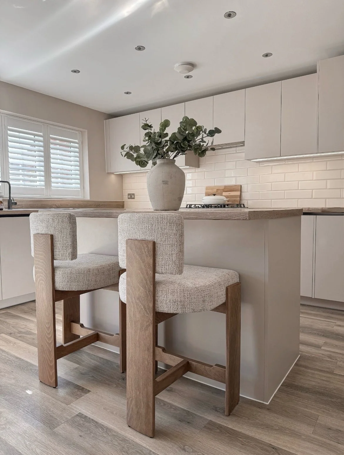 The Heart Of The Home 🏡.

Complimenting this warm, clean Scandinavian esq home design, is our number one style combination:

Colour: Pure White
Slat size: Medium (76mm)
Hidden tilt mechanism
Hinges: Pure White

If you haven&rsquo;t already, check @a